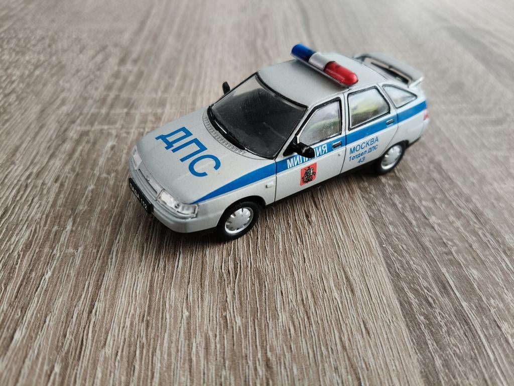 Lada 110 hatchback 1:43 politie Rusland, izgs, Ophalen of Verzenden, Zo goed als nieuw, Auto