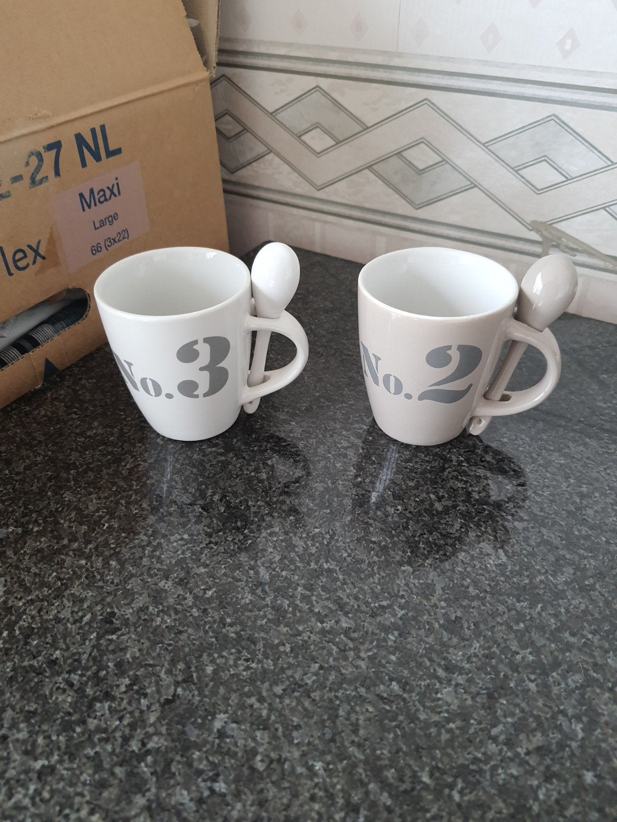 2 leuke koffie mokken met lepel, Huis en Inrichting, Keuken | Servies, Ophalen, Nieuw, Overige stijlen, Kop(pen) en/of Schotel(s)
