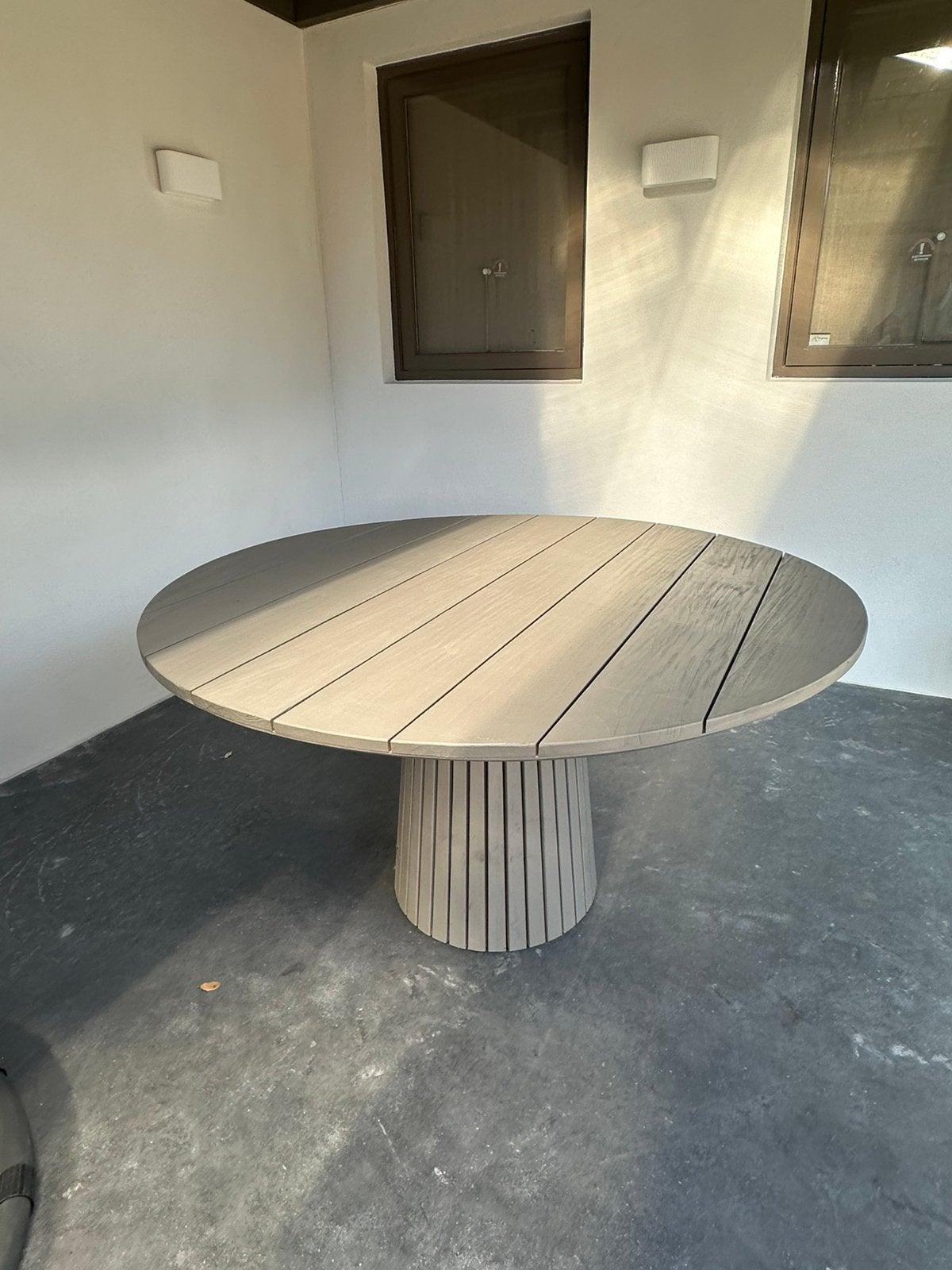 Nieuwe tuintafel in de kleur taupe diameter 140cm, Tuin en Terras, Tuintafels, Ophalen, Zo goed als nieuw, Rond