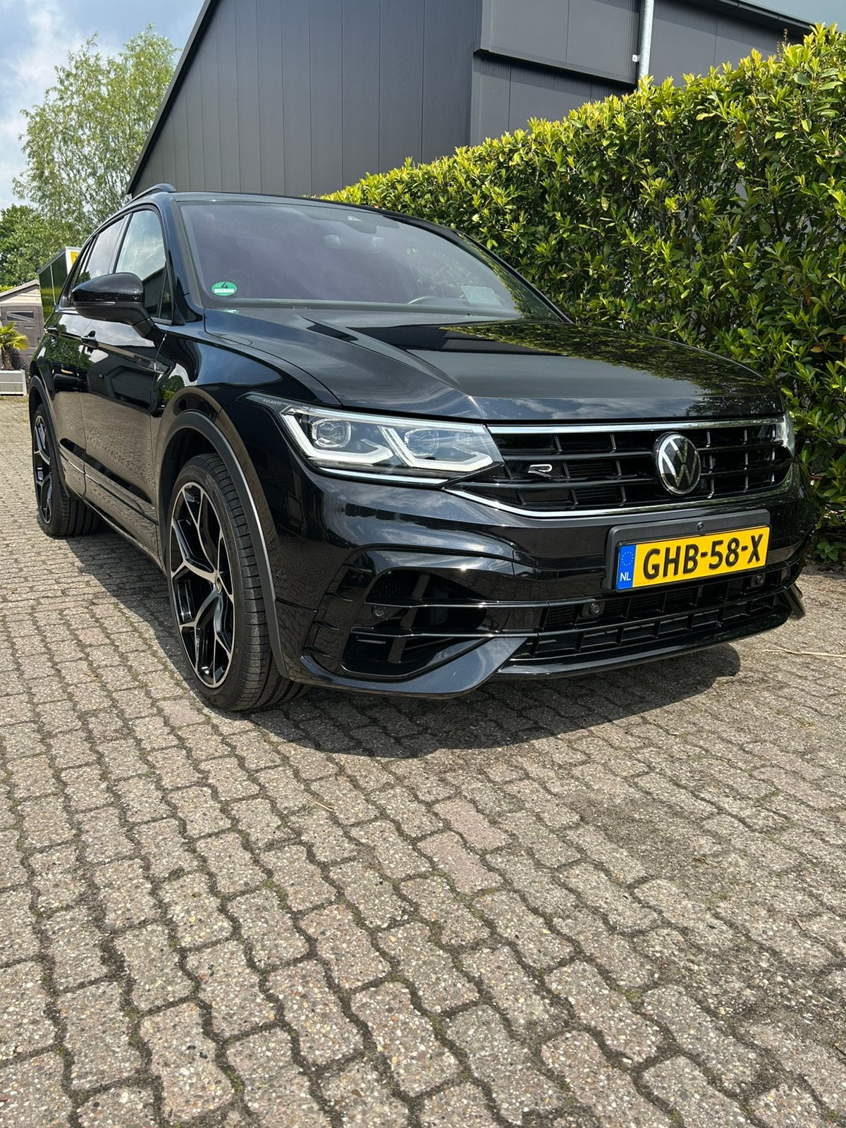 Volkswagen Tiguan 2.0 TSI R75 Black Edition 320PK Akrapovic, Auto's, Automaat, 4 cilinders, 1984 cc, 320 pk