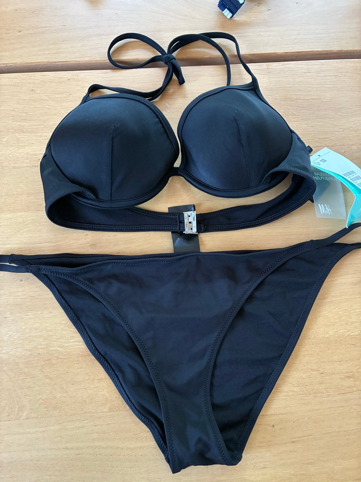 Nieuwe H&M bikini 80B/L zwart met beugel en tanga, Ophalen of Verzenden, Nieuw, Zwart, Bikini