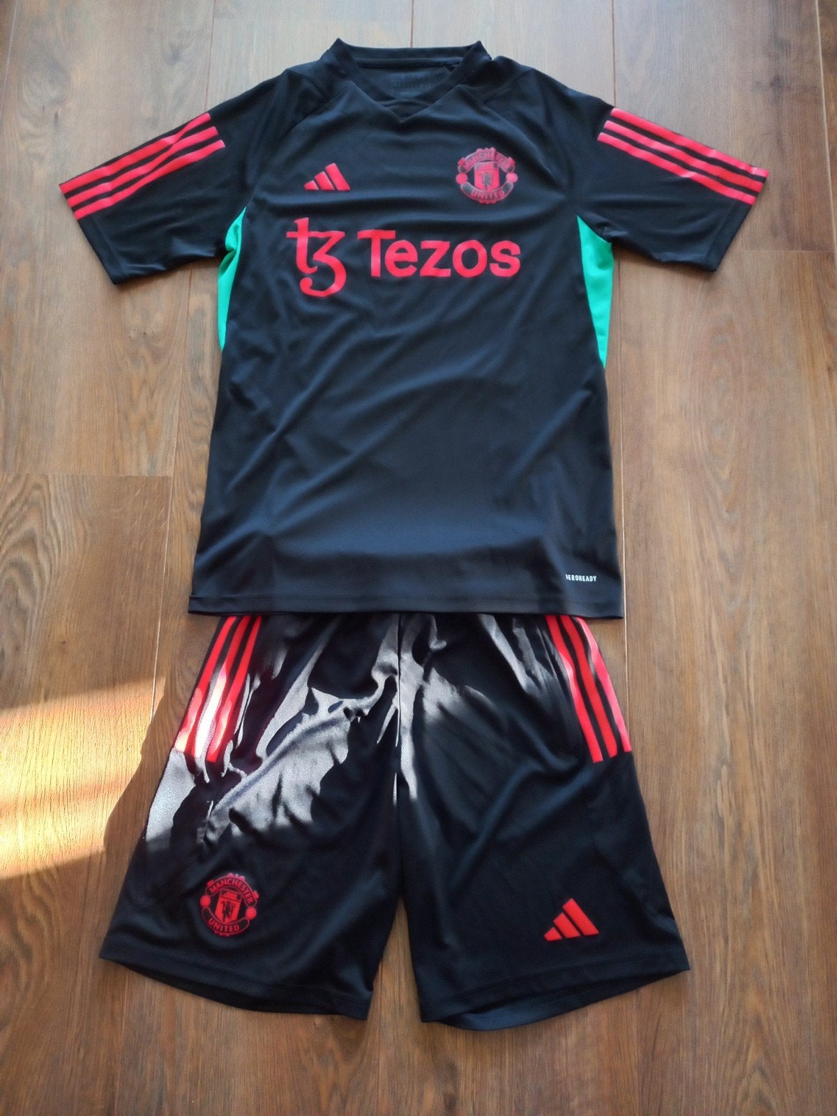 Adidas Manchester United trainingsset maat S, Maat S, Ophalen of Verzenden, Gebruikt, Overige typen