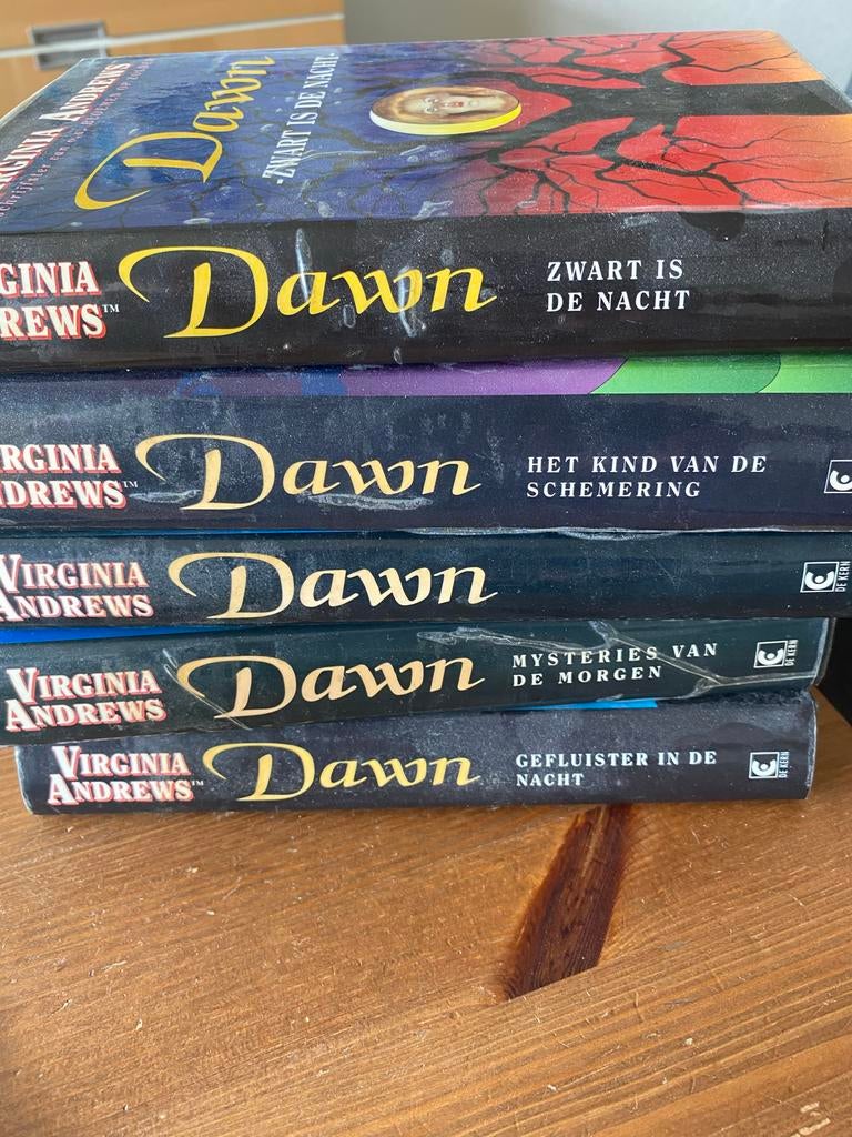 Virginia Andrews - Dawn Serie (5 boeken), Boeken, Ophalen of Verzenden, Gelezen, Nederland