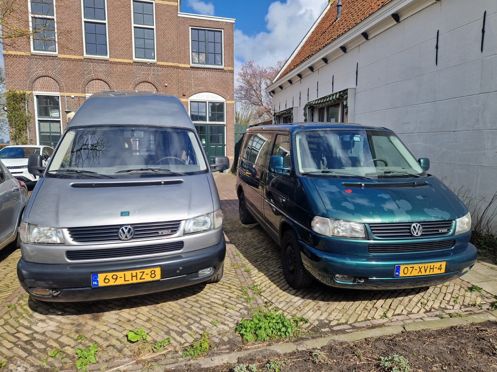 VW T4 Campers: Groene (2000) en Grijze (1997) 2.5 TDI, Hefdak, Buscamper of Camperbus, Ringverwarming, Volkswagen