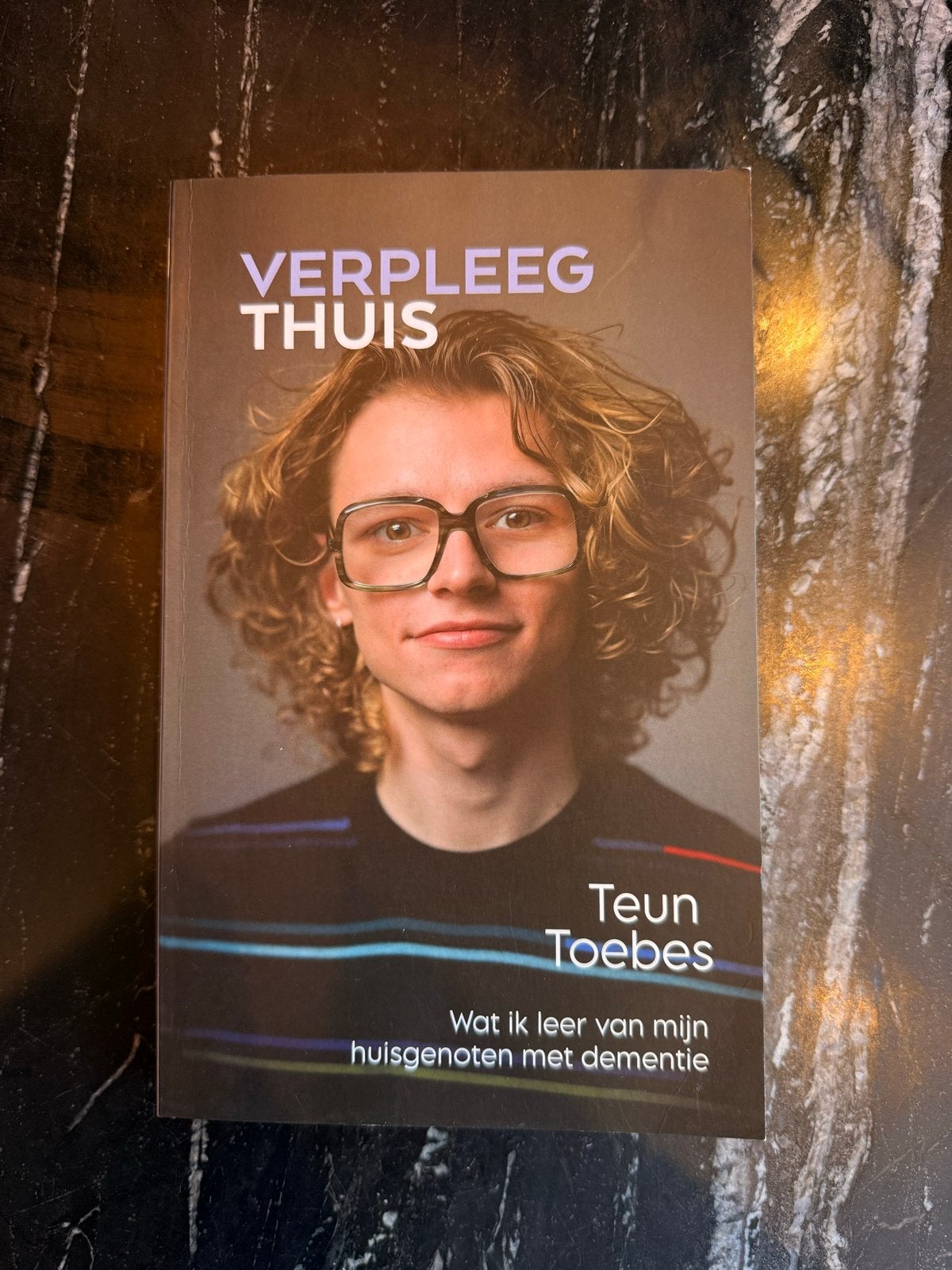 Verpleeg Thuis - Teun Toebes (Wat ik leer van mijn huisgenot, Ophalen of Verzenden, Nieuw, Wetenschap