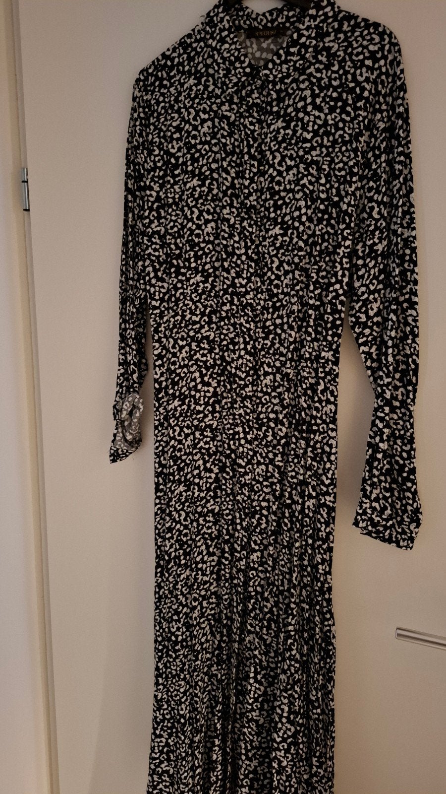 Lange Jurk, Zwart, Maat 46/48 (XL) of groter, Ophalen of Verzenden, Zo goed als nieuw