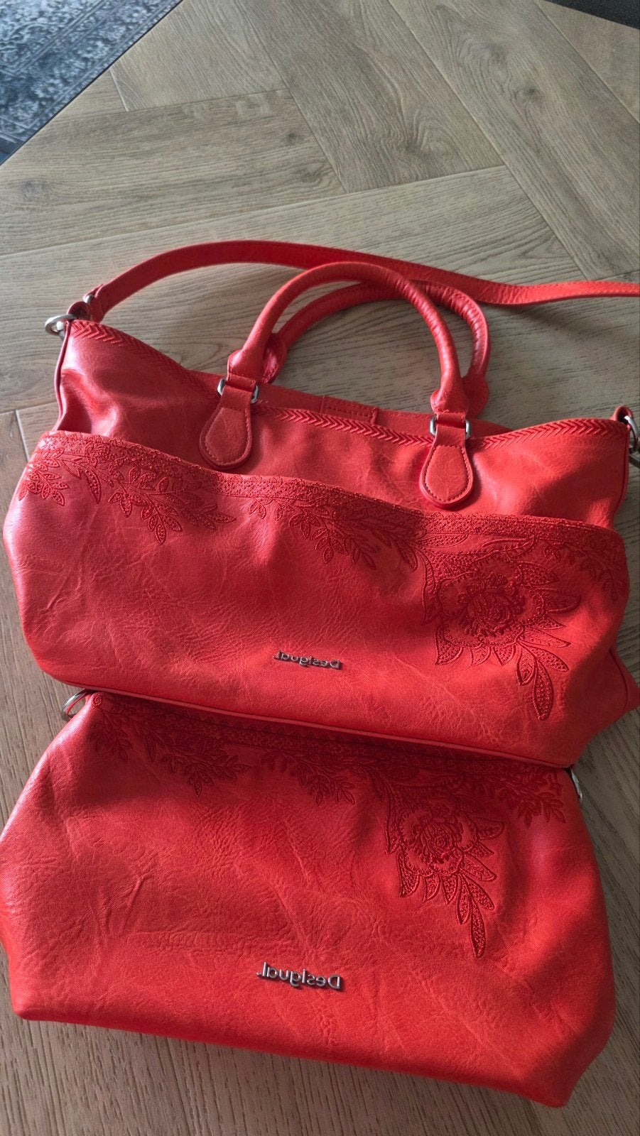 Desigual rode handtas met bloemenprint, Ophalen of Verzenden, Zo goed als nieuw, Rood, Handtas