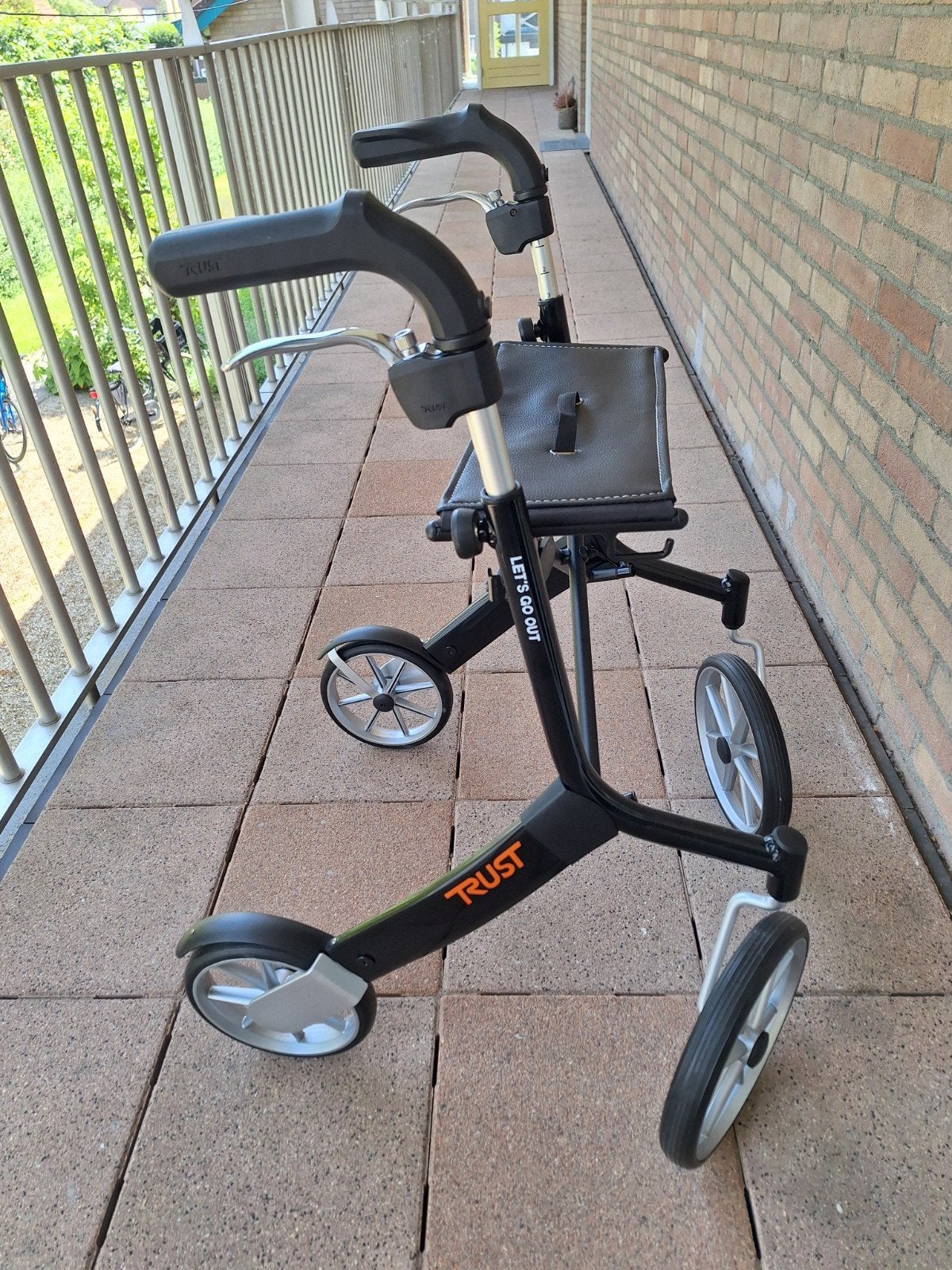 Rollator in goede staat merk trust, Ophalen
