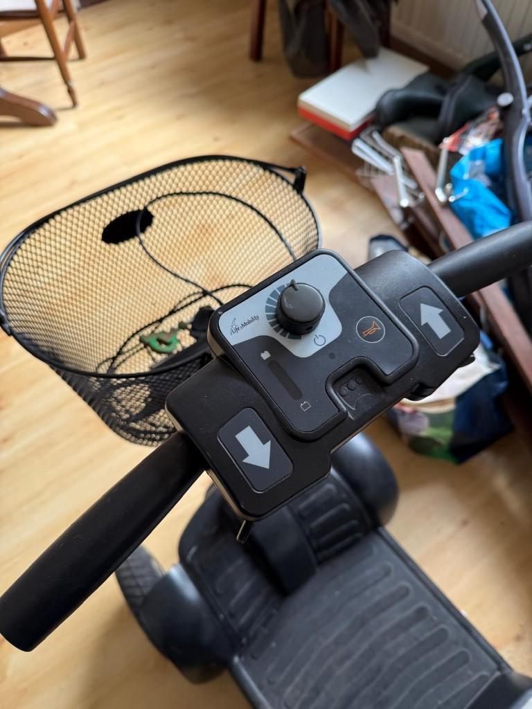 Scootmobiel Vivo, 10 km/u of minder, Gebruikt, 15 km of minder, Ophalen