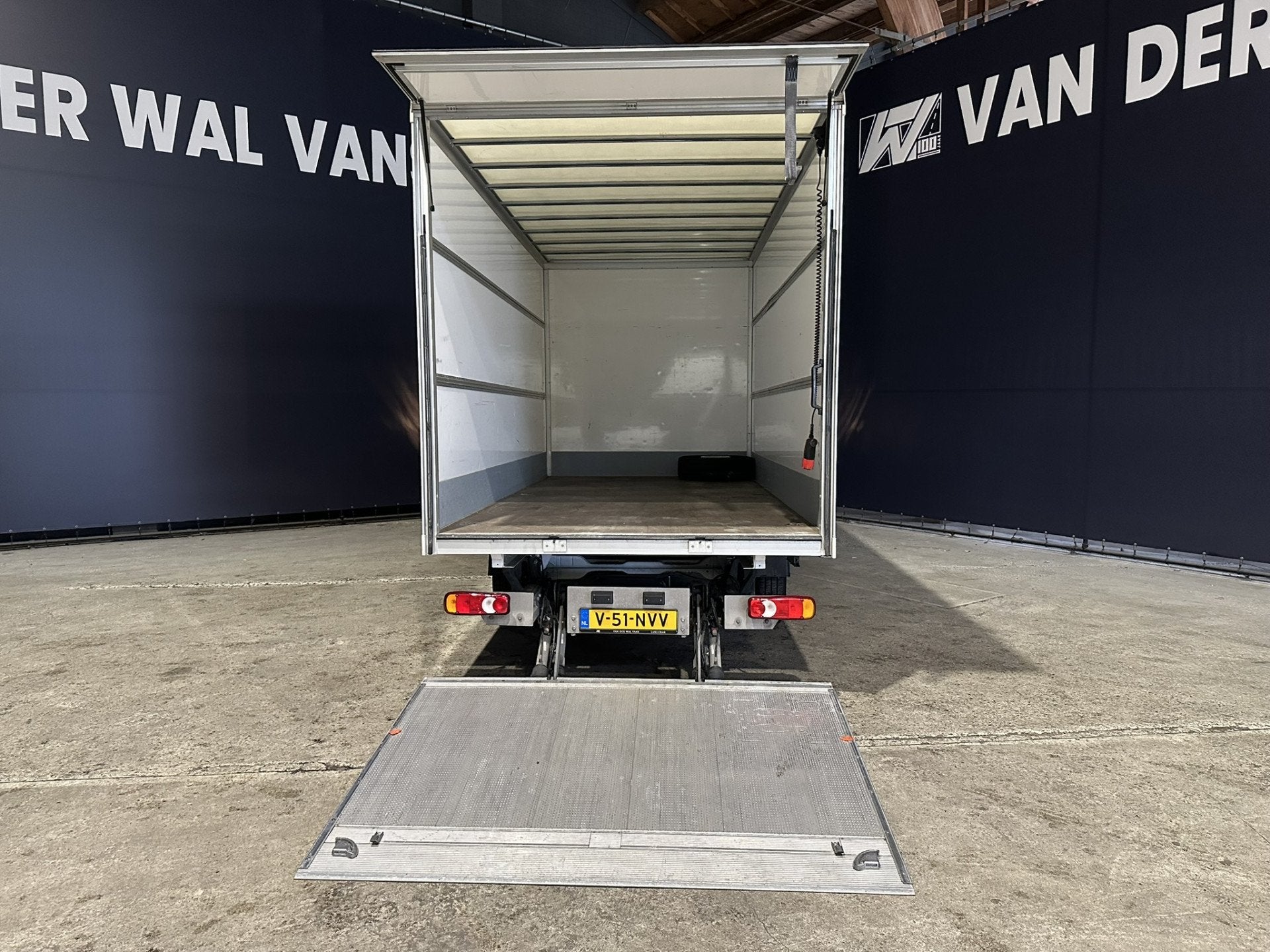 Peugeot Boxer 2.2 BlueHDi 165pk Bakwagen 434cm Lang Laadklep, Dealer onderhouden, Stof, Gebruikt, 4 cilinders