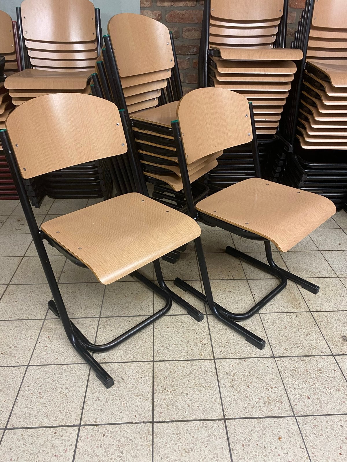 Stevige schoolstoelen / kantinestoelen stapelbaar 42cm zit, Ophalen, Gebruikt, Zwart, Vijf, Zes of meer stoelen