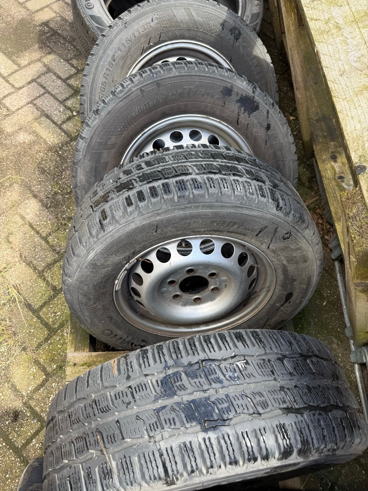 Winterbanden met velgen 235/65 R16C, Ophalen, Gebruikt