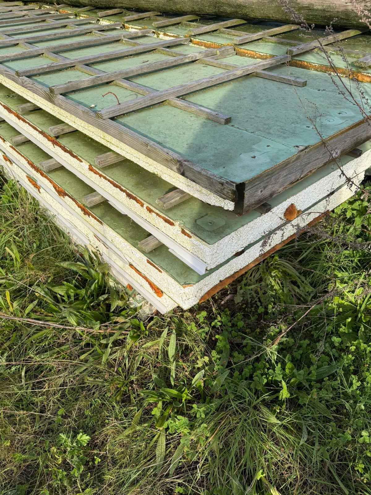 Geisoleerde dakplaten liggen in Coevorden, Ophalen, Gebruikt, Overige materialen, 100 mm of meer