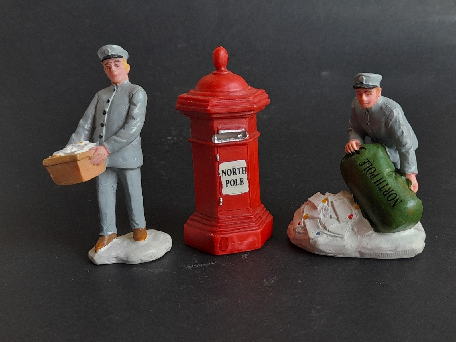 lemax kerst figuur e37 kerstdorp kersthuisjes postbode post, Verzenden