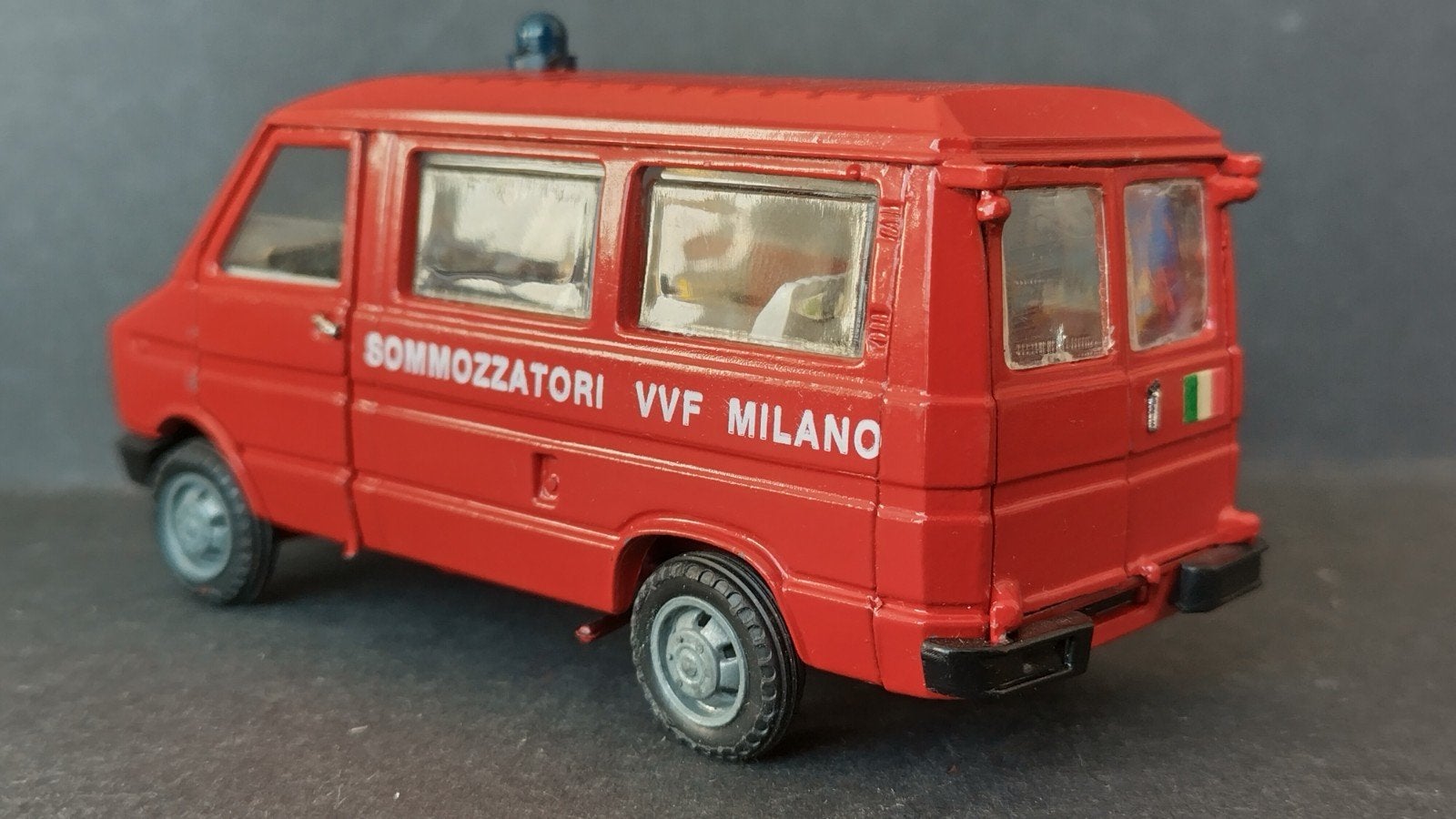 Iveco Daily Sommozzatori Milano 1:43 Old Cars Pol, Overige merken, Auto, Verzenden, .