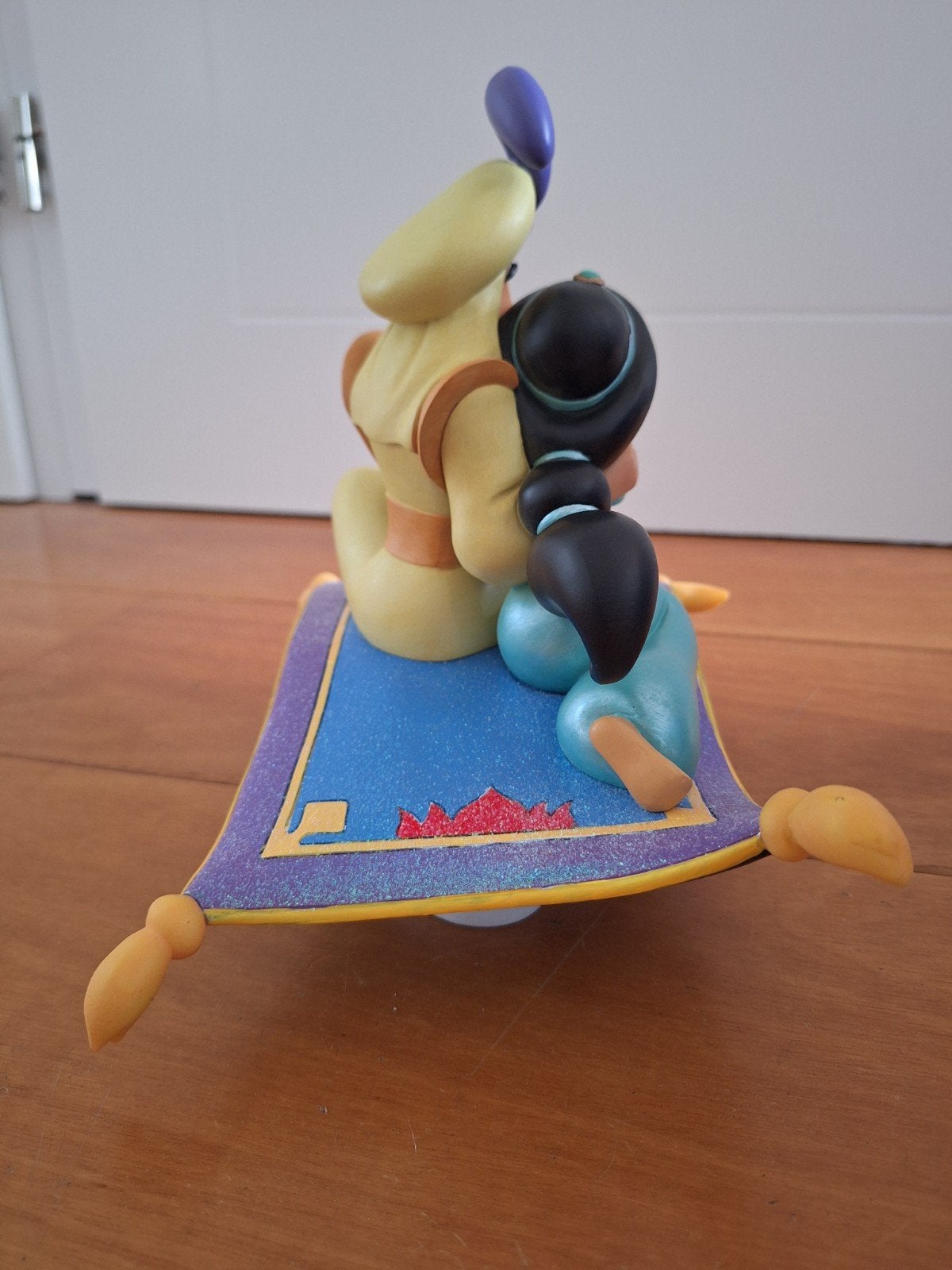 Disney Aladdin en Jasmine beeld op vliegend tapijt, Ophalen, Zo goed als nieuw