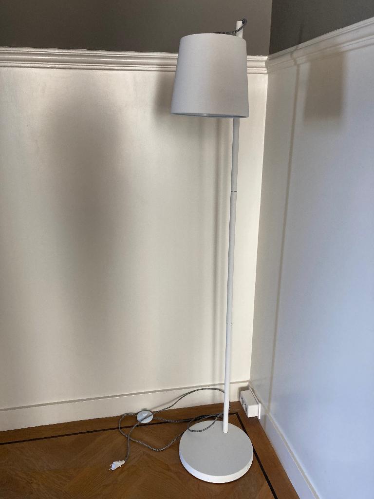 Zuiver vloerlamp wit metaal Buckle Head, Ophalen, Zo goed als nieuw, Metaal, 150 tot 200 cm