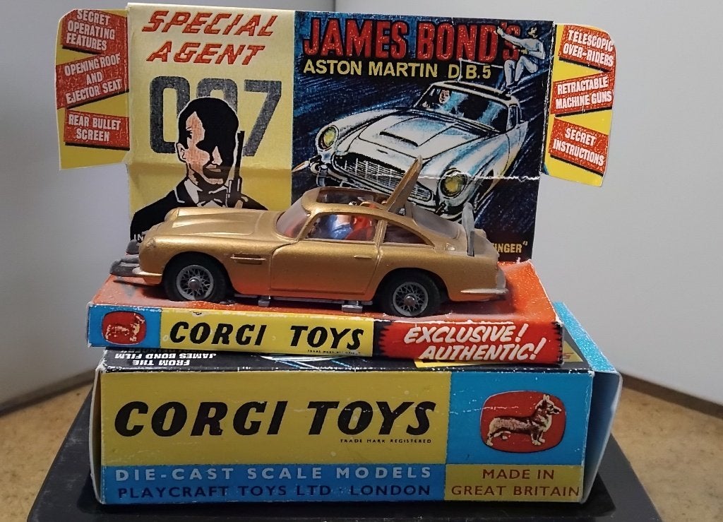 Corgi Toys 261 James Bond Aston Martin met repro box e.d, Ophalen of Verzenden, Gebruikt, Auto, Corgi