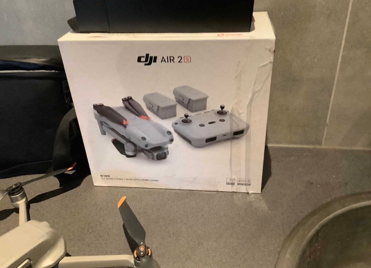 DJI Air 2S Fly More Combo - Zo goed als nieuw, 250 tot 900 gram, 30 tot 45 minuten, Cameradrone, Extra accu('s)