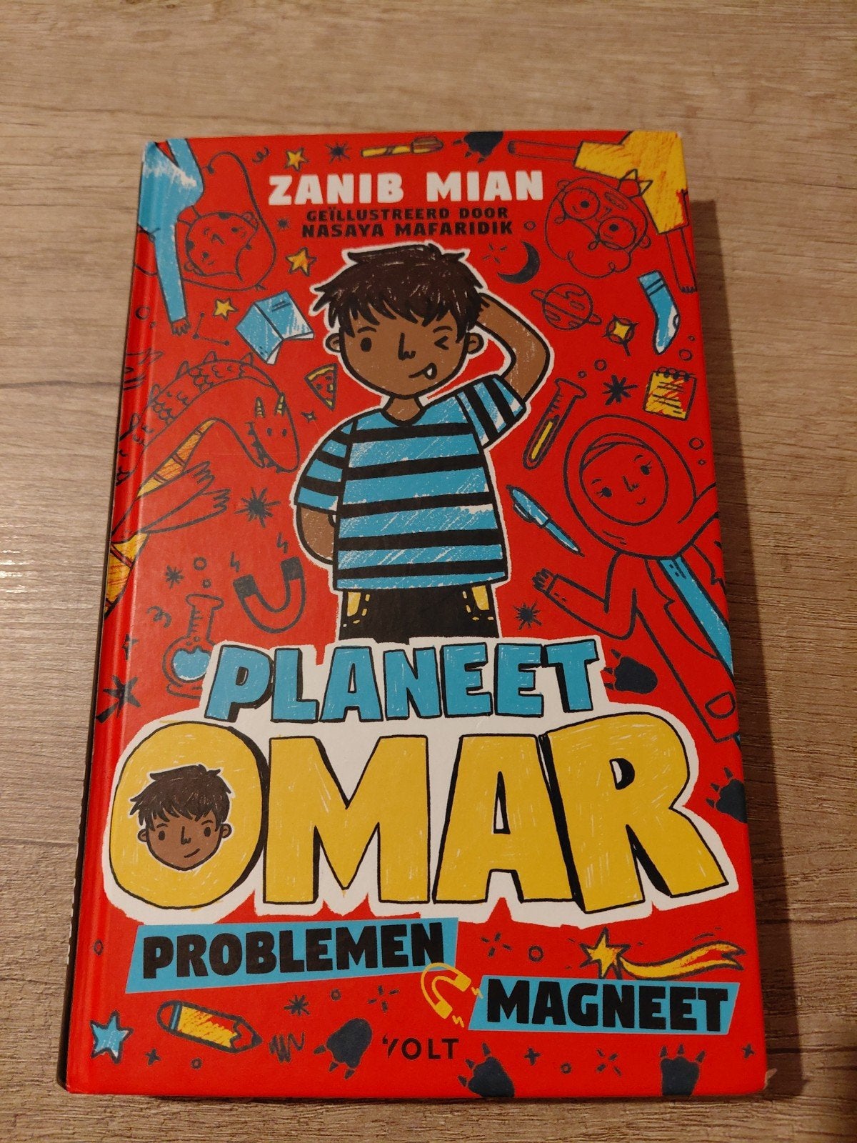 Planeet Omar: Problemen Magneet - Zanib Mian, Ophalen of Verzenden, Zo goed als nieuw, Zanib Mian, Fictie algemeen