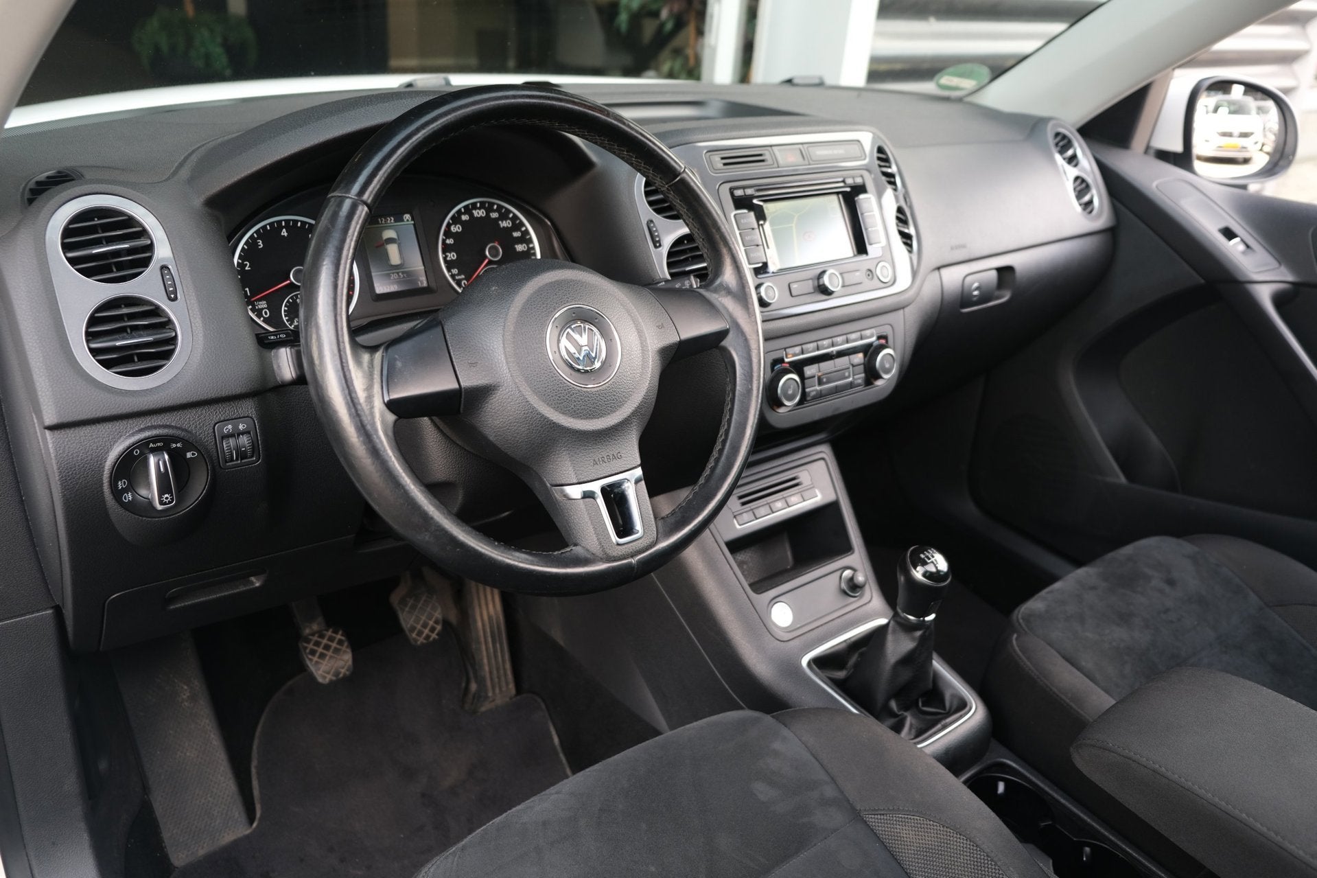 Volkswagen Tiguan 1.4 TSI R-line Pano Trek Cam Keyless Led P, Voorwielaandrijving, Euro 5, 15 km/l, 4 cilinders