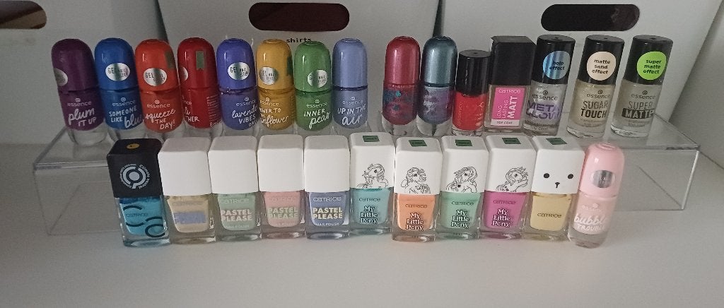 26x nagellak, Essence & Catrice, helemaal NIEUW 26=€20,-!, Ophalen of Verzenden, Nieuw, Overige kleuren, Handen en Nagels