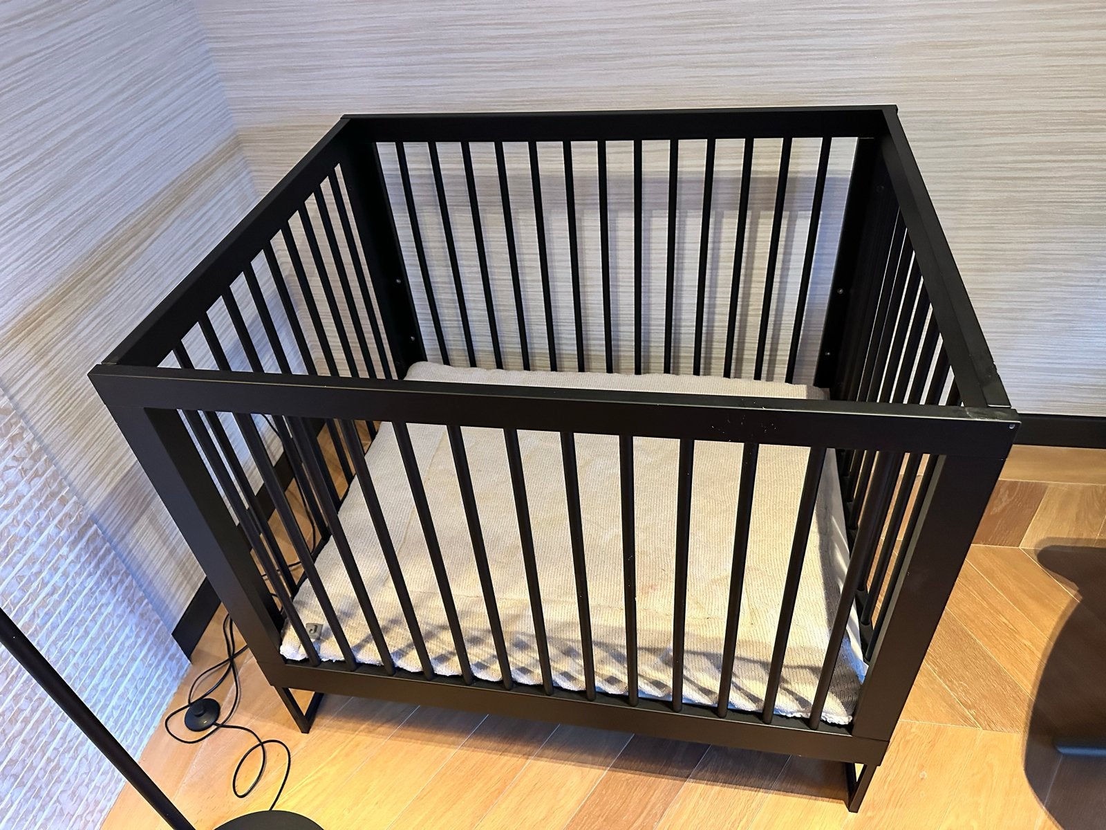 Kidsmill box- Zwart, Zo goed als nieuw, Kinderen en Baby's, Boxen, Ophalen, Zo goed als nieuw