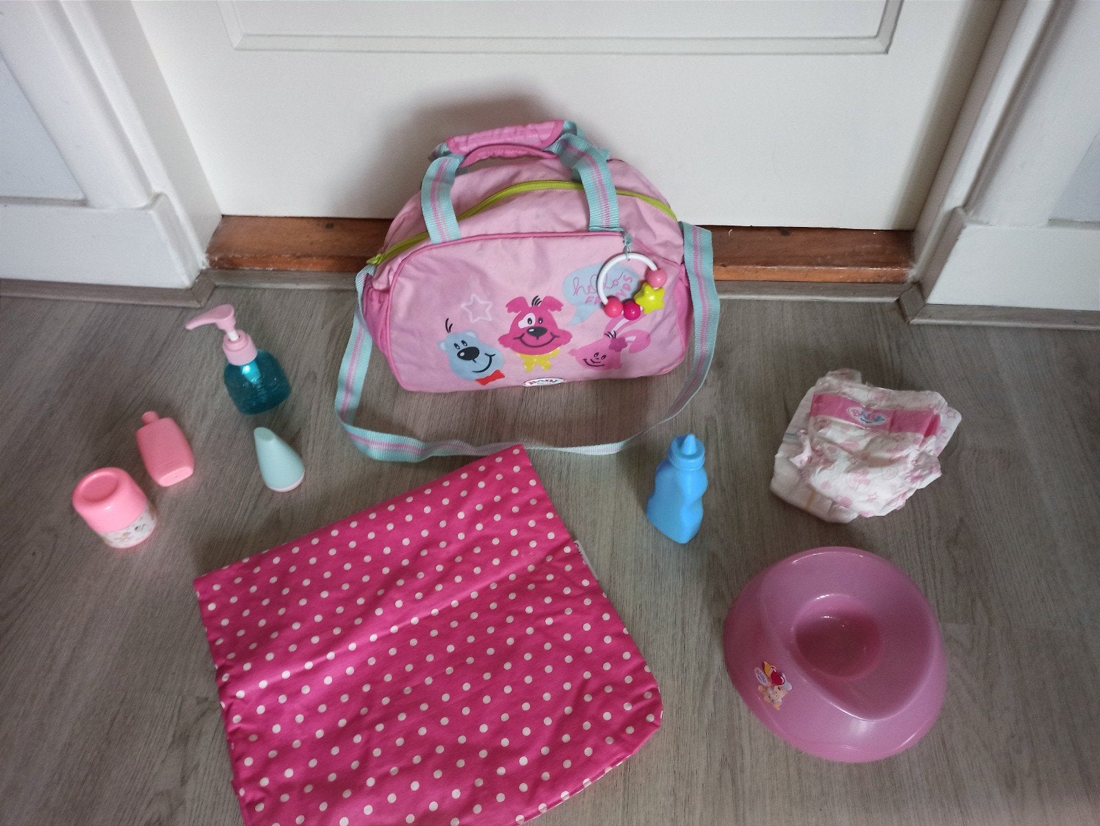 Baby Born luiertas met inhoud - compleet speelplezier, Verzorgingstas, Ophalen of Verzenden, Extra vakken, Roze