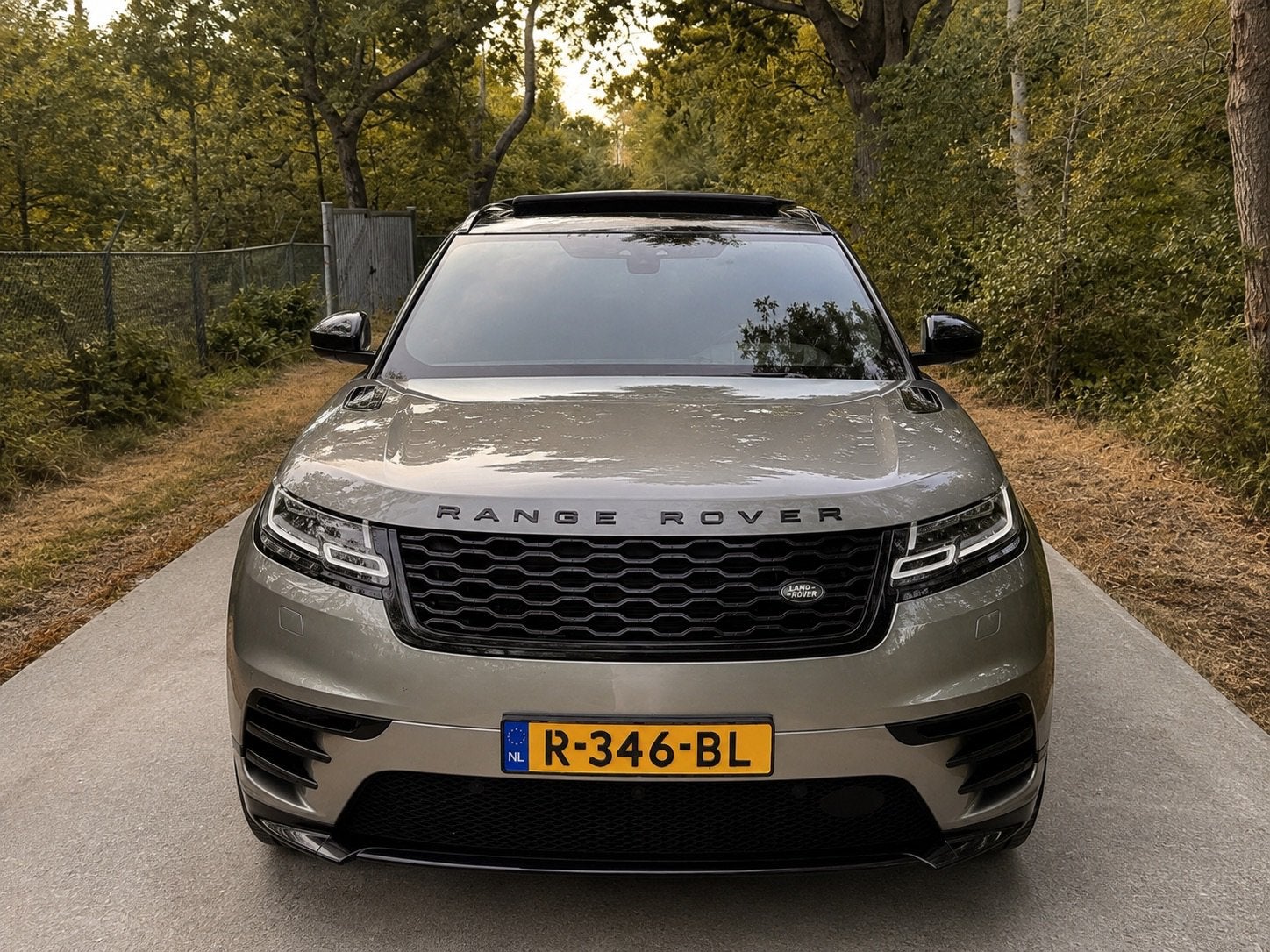 Land Rover Range Rover Velar 2.0 300pk AWD AUT 2019 Grijs, Auto's, Automaat, Zwart, 4 cilinders, Range Rover Velar