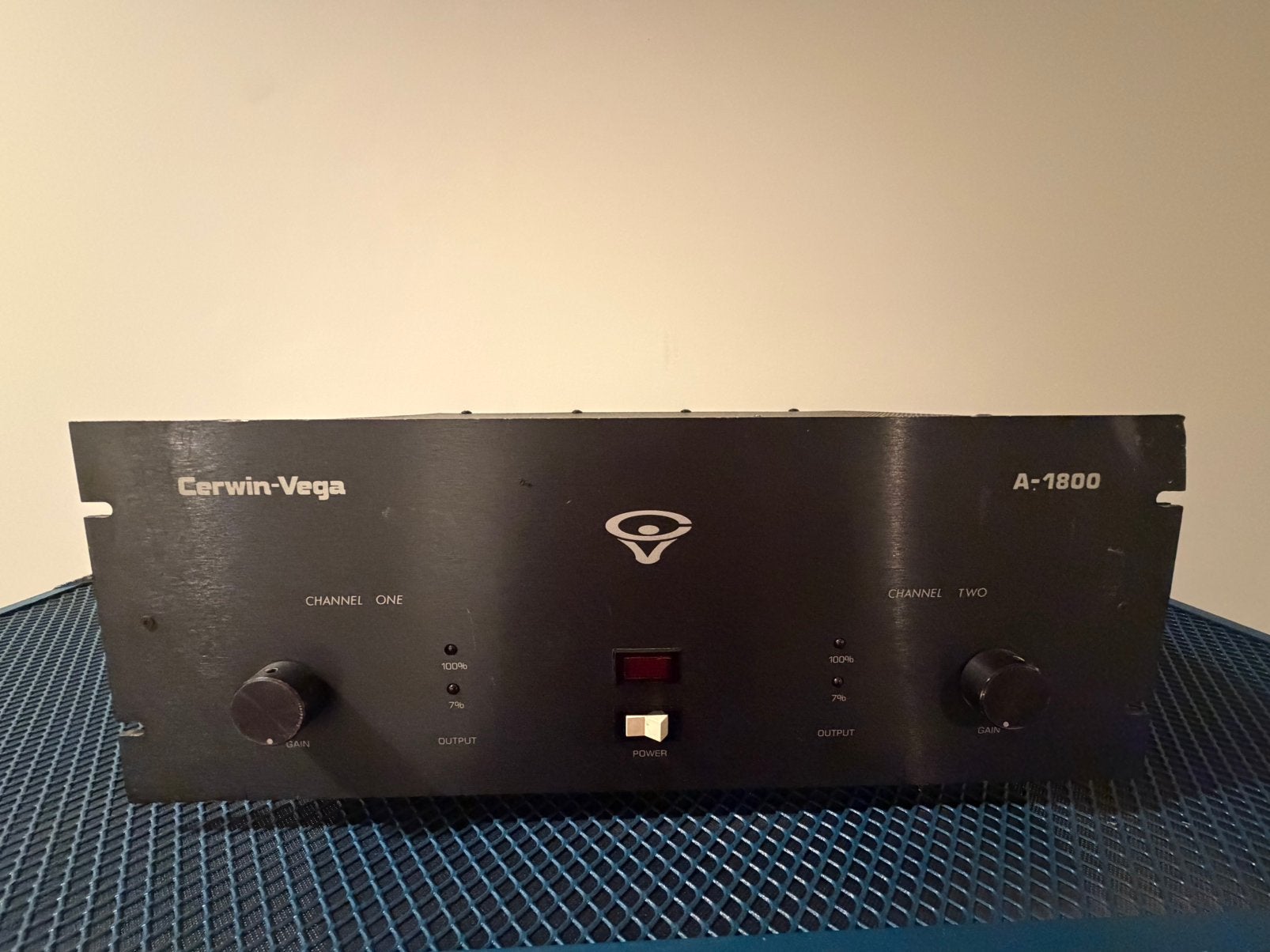 CERWIN VEGA - STUDIO VERSTERKER, Ophalen of Verzenden, Zo goed als nieuw