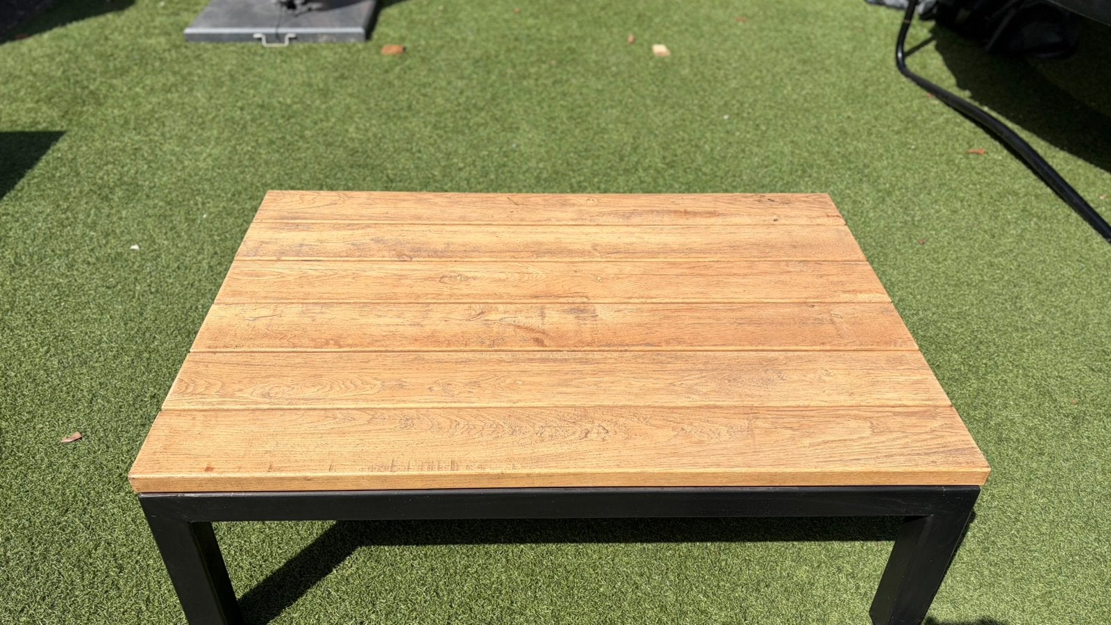 Tuintafel/salontafel massief eiken met zwart staal onderstel, Ophalen, Zo goed als nieuw, Rechthoekig, Hout