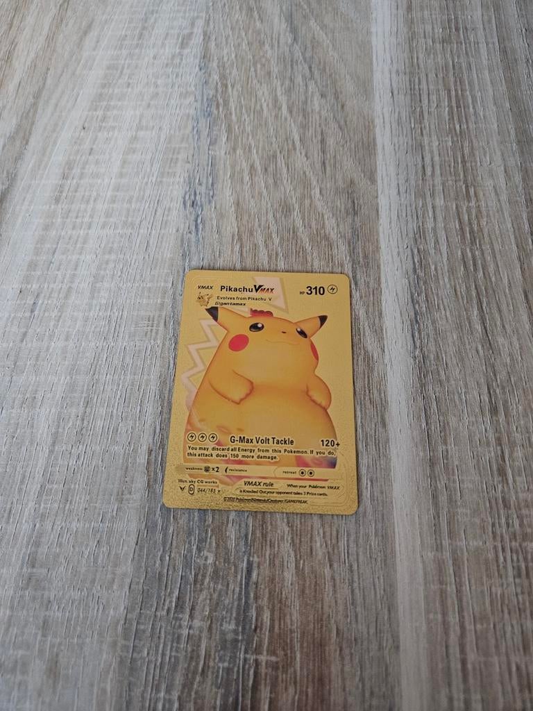 Pikachu VMax Gold metal pokemon card, Ophalen of Verzenden, Zo goed als nieuw