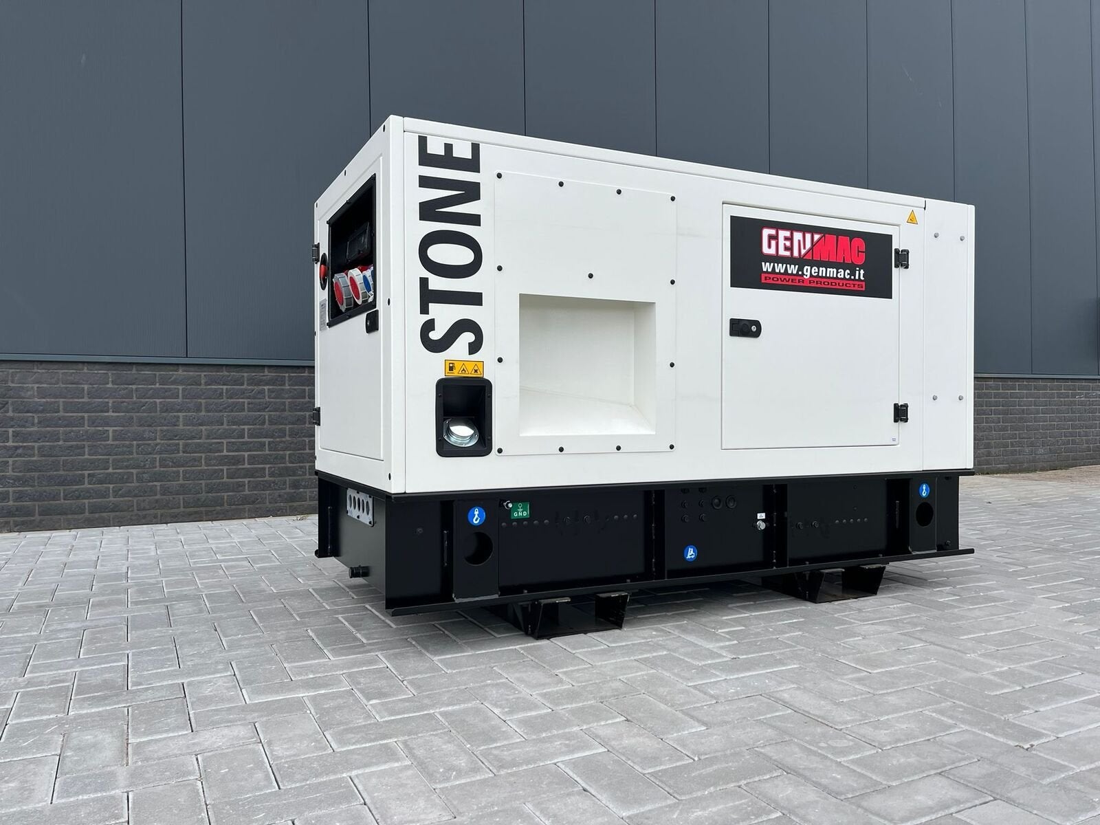Genmac Stone RENT G35YS-E3 diesel generator