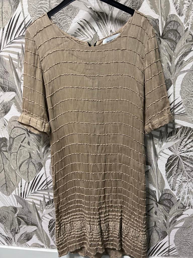 Ruffian Plissé jurk- Beige/Bruin - Maat M, Maat 38/40 (M), Beige, Ophalen of Verzenden, Zo goed als nieuw