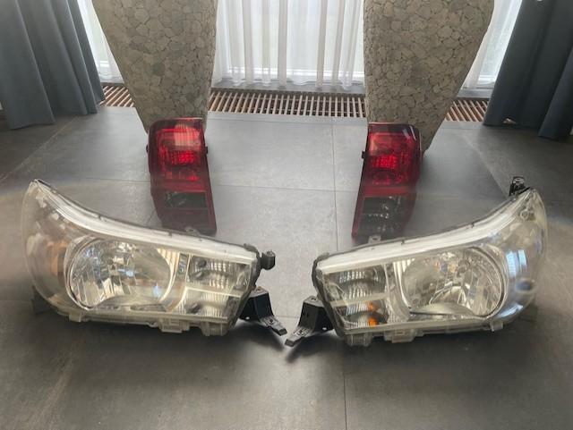 TE KOOP: koplampen en achterlichten Toyota HILUX, Auto-onderdelen, Verlichting, Toyota, Gebruikt, Ophalen