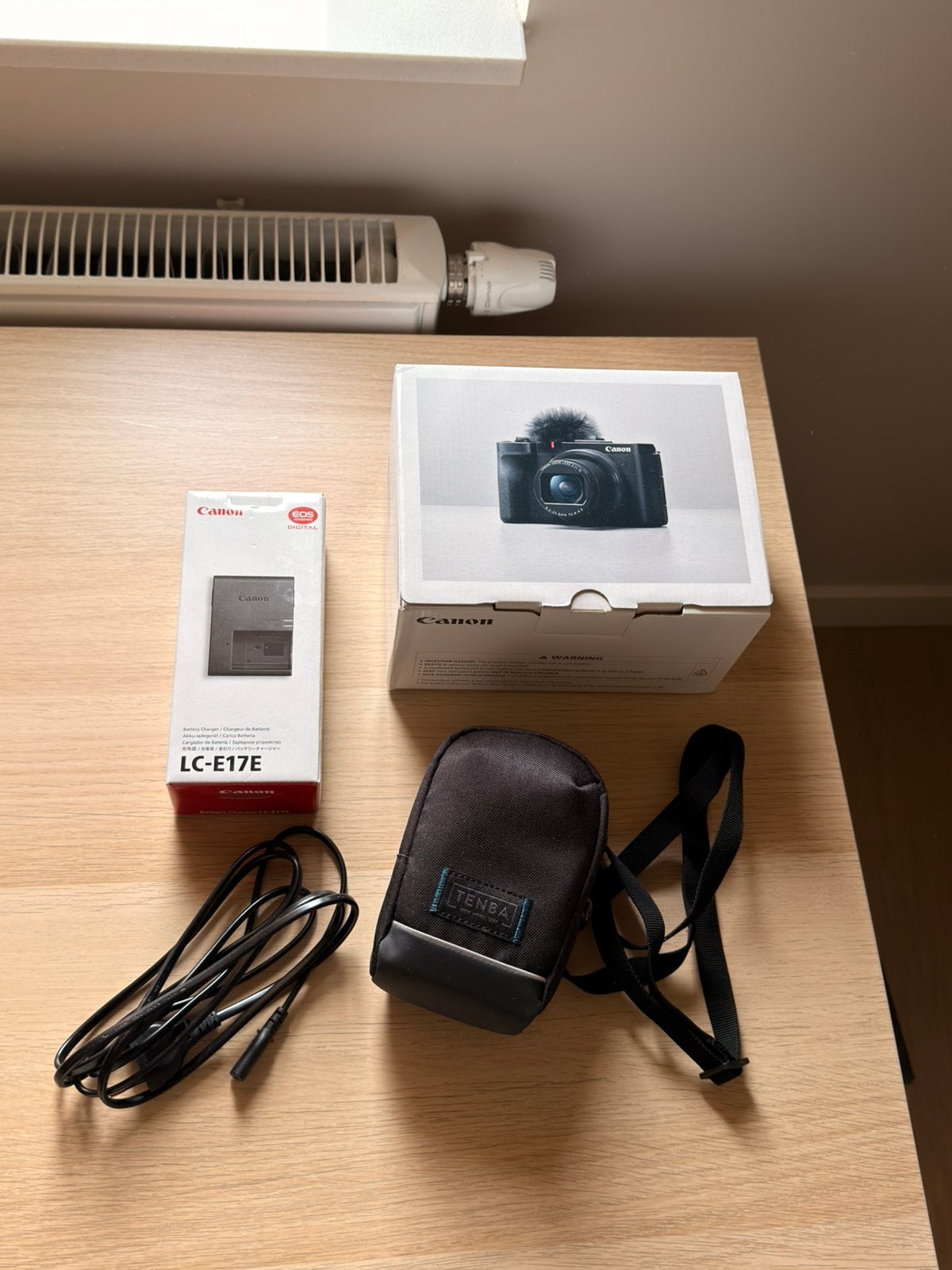 Canon Powershot V1 + alle toebehoren én extra’s <100 clicks, 22 megapixels, Canon, Zo goed als nieuw, Minder dan 4 keer