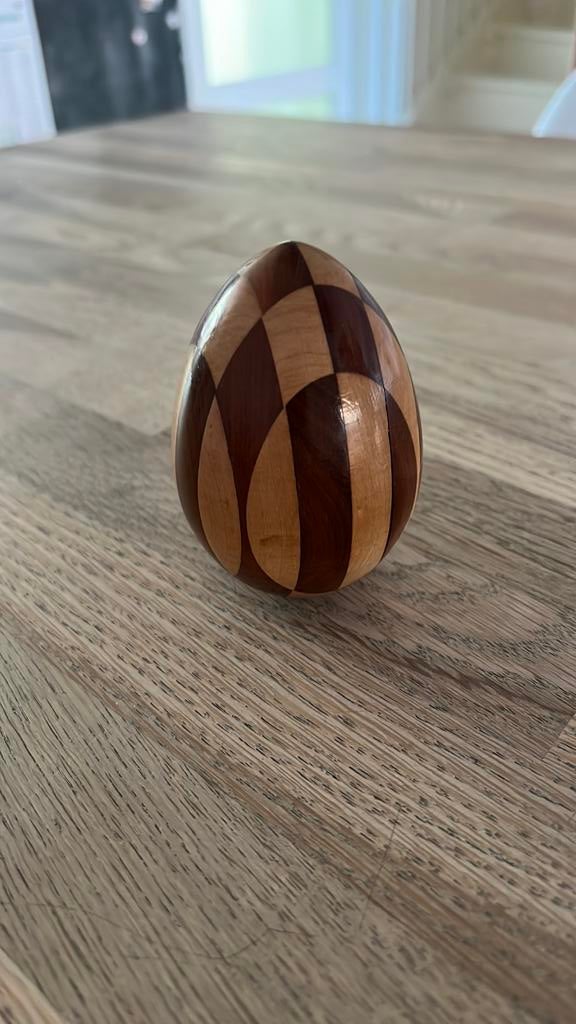 Houten ei ! Van therese trethan, ornament curiosa kunst, Ophalen of Verzenden