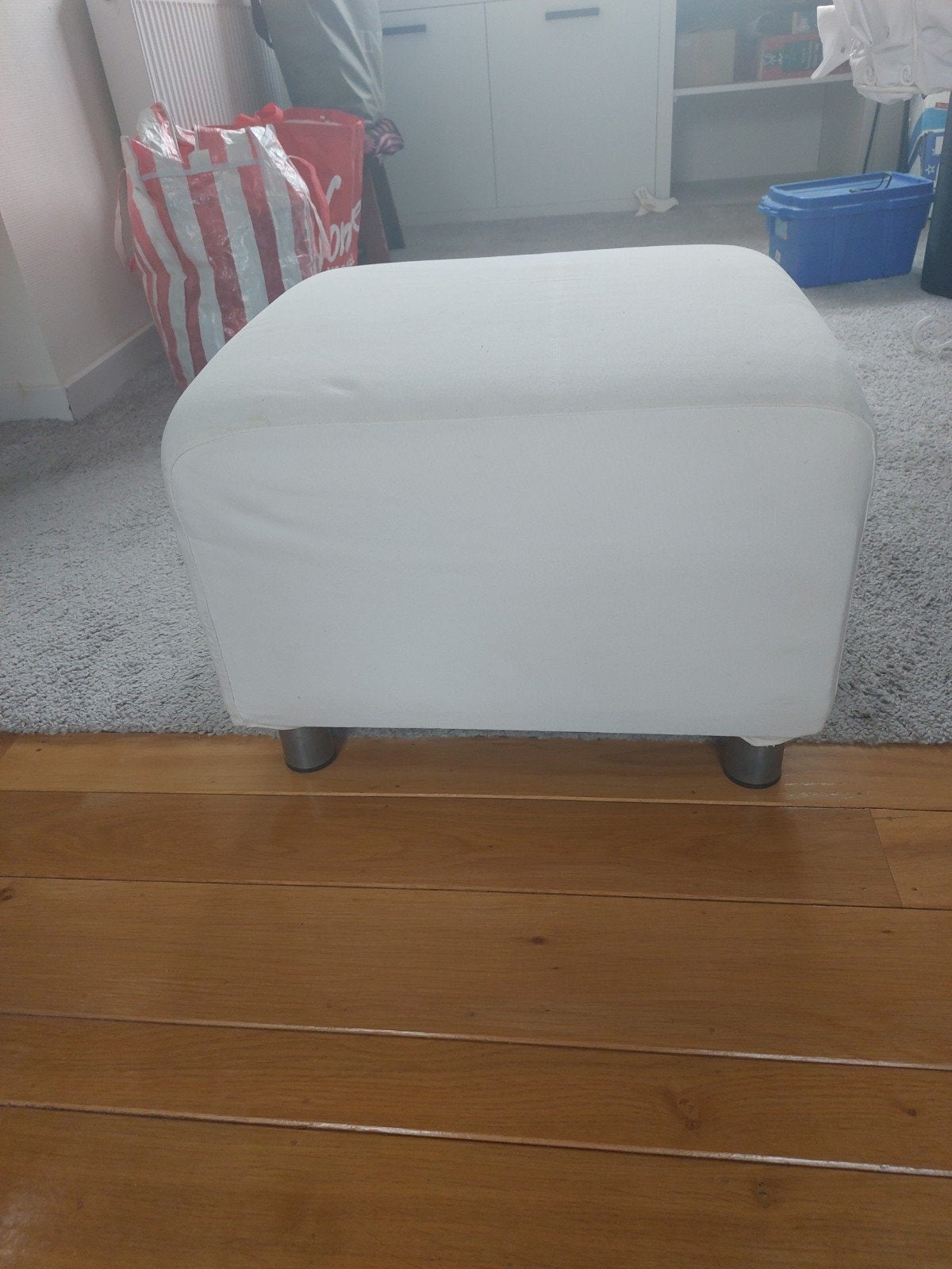 Witte vierkante poef gratis af te halen, Huis en Inrichting, Ophalen, Gebruikt, Stof, 50 tot 75 cm