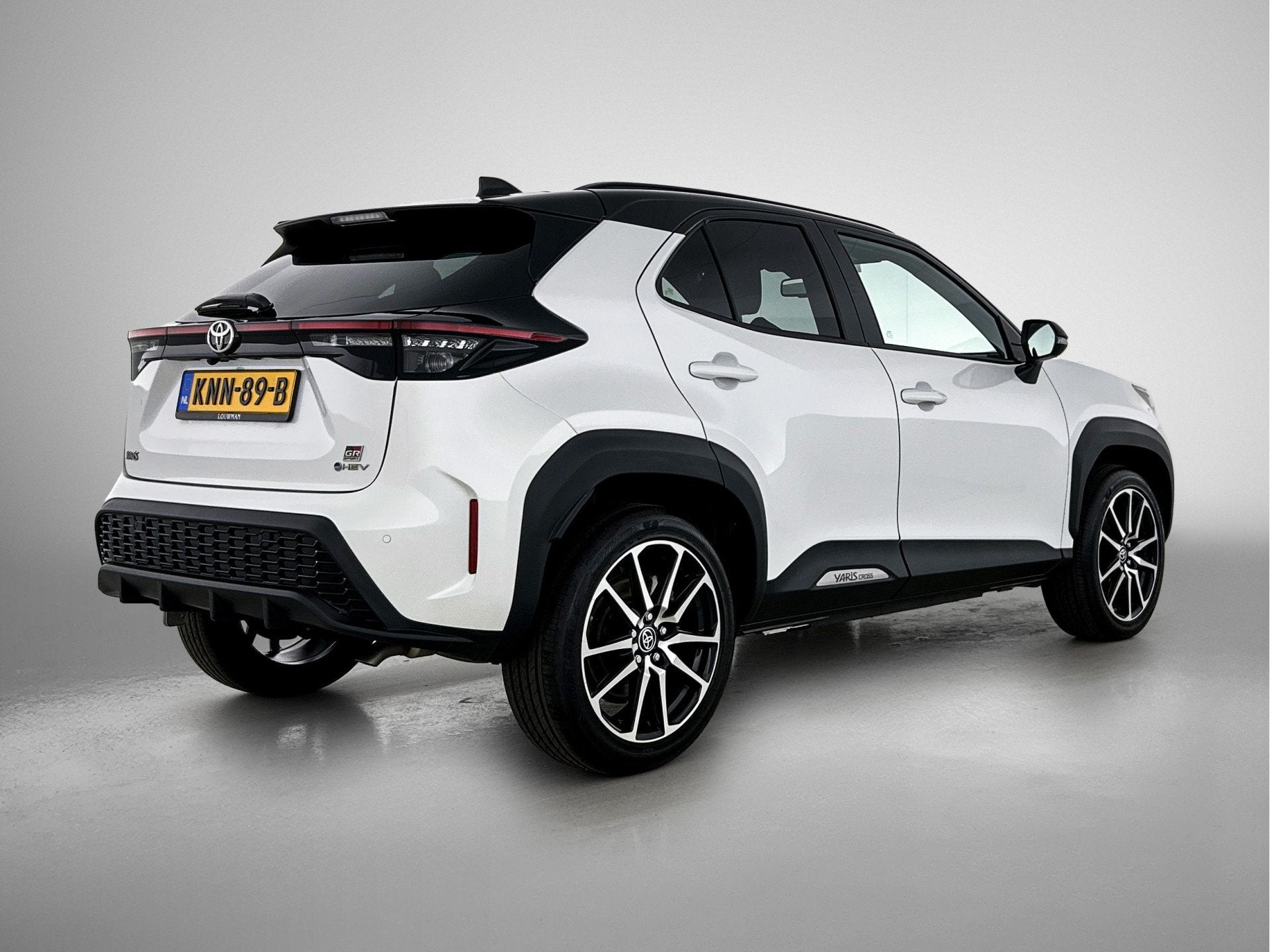 Toyota Yaris Cross 1.5 Hybrid 130 GR SPORT | BTW voertuig |, Auto's, 12 maanden, Gebruikt, Wit, 1490 cc
