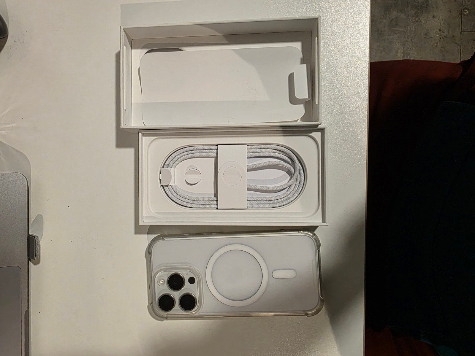 Foto 6 van iPhone 16 Pro 128GB - White Titanium - Like New