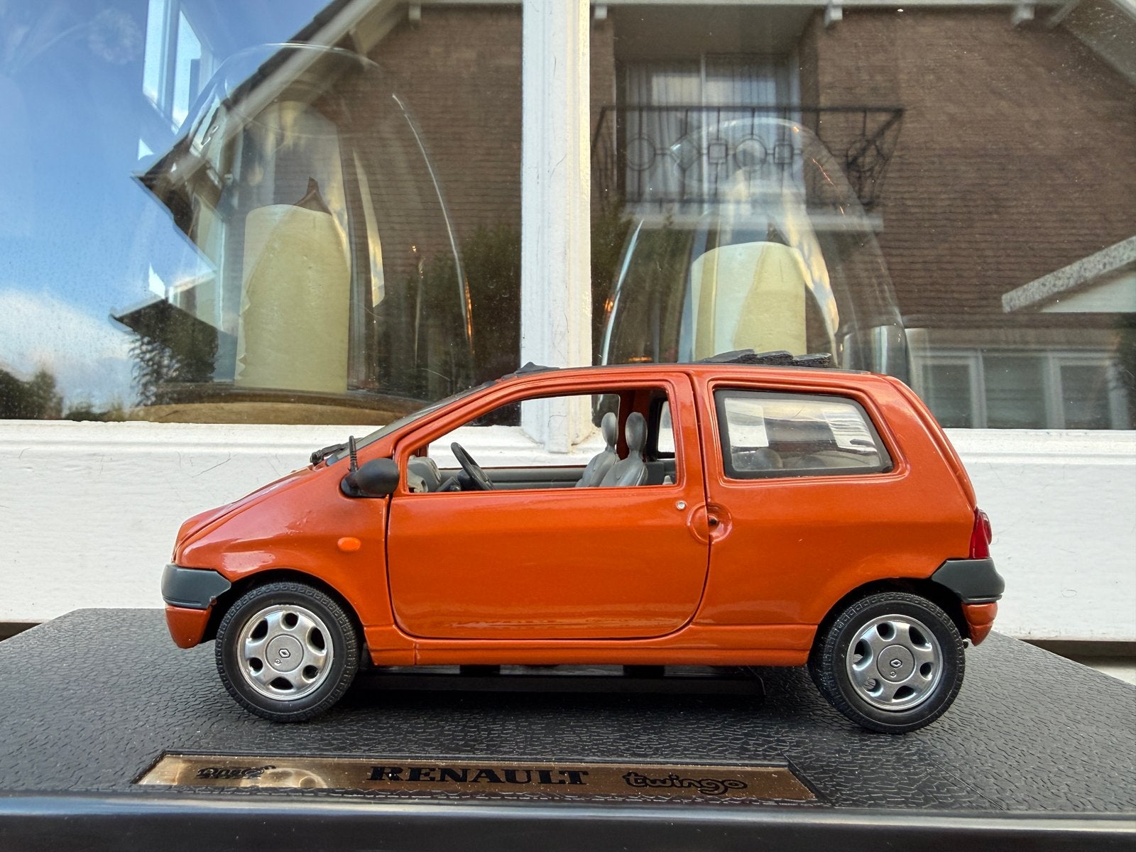 1:18 Renault Twingo oranje 1992 Anson Art. 30341, Unit 1308, Lippo Sun Plaza, 28 Canton Rd, Tsim Sha Tsui, Kowloon, Honk Kong