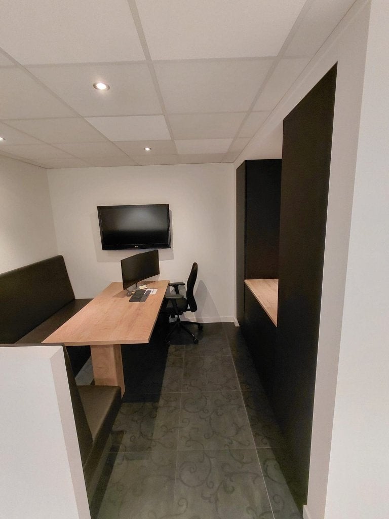 Complete werkplek met HPL bureaublad en Pronorm kastenwand, Ophalen, Zo goed als nieuw