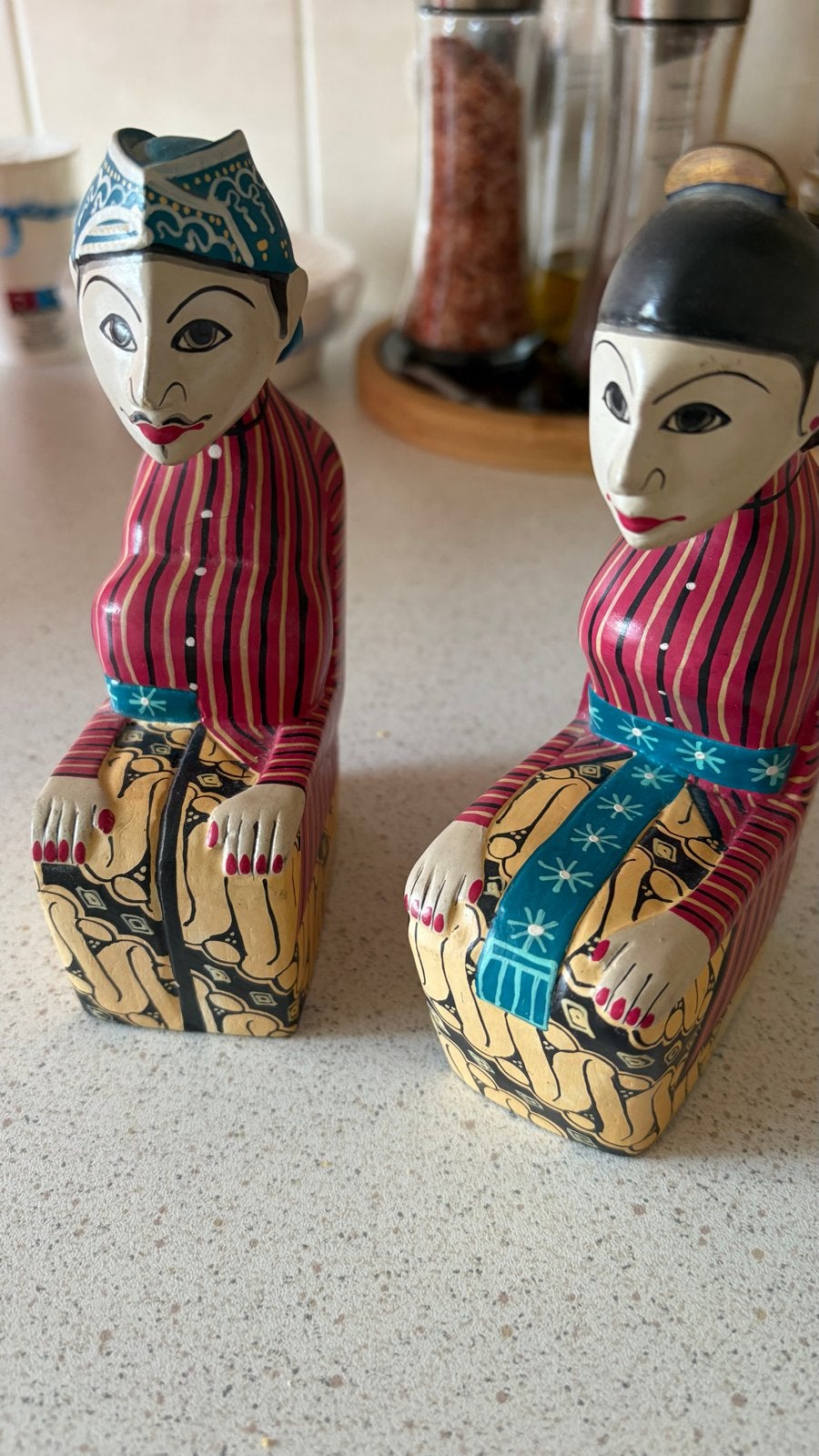 Houten Indonesische poppetjes, Antiek en Kunst, Groep mensen, Minder dan 20 cm, Verzenden, Handgemaakt
