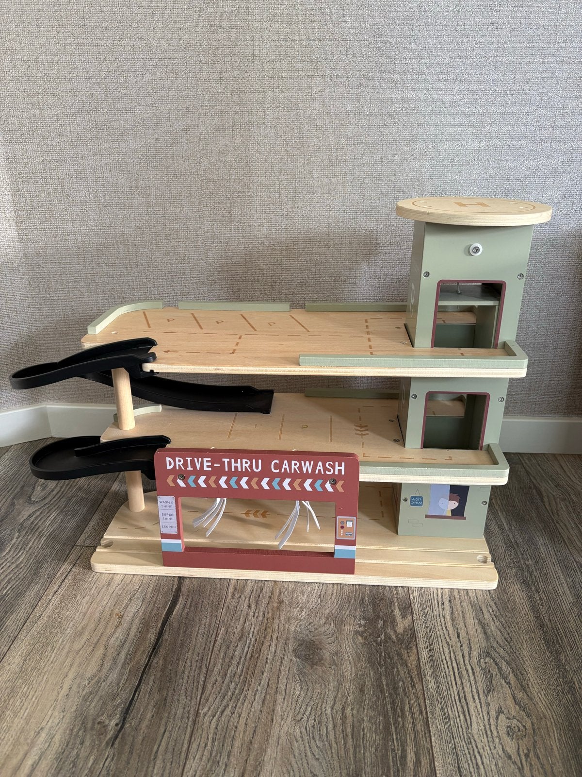 Little Dutch railway garage met accessoires, Ophalen, Zo goed als nieuw