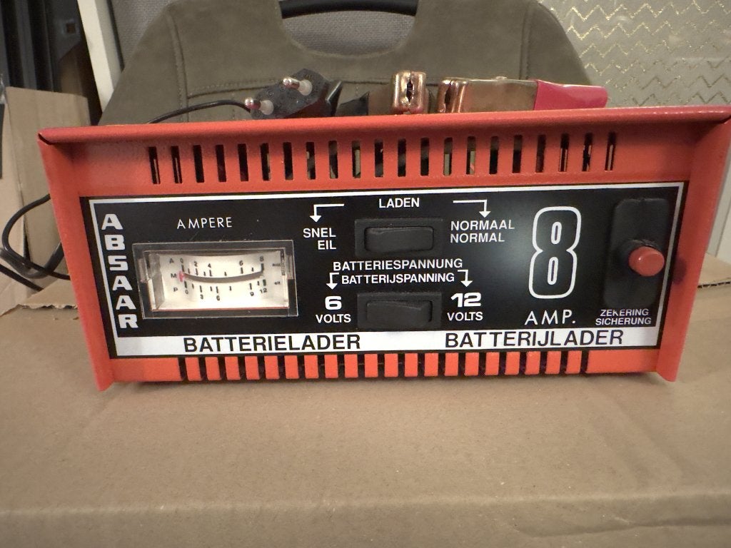 ABSAAR 8 AMP Baterrijlader 6/12V, Ophalen, Gebruikt