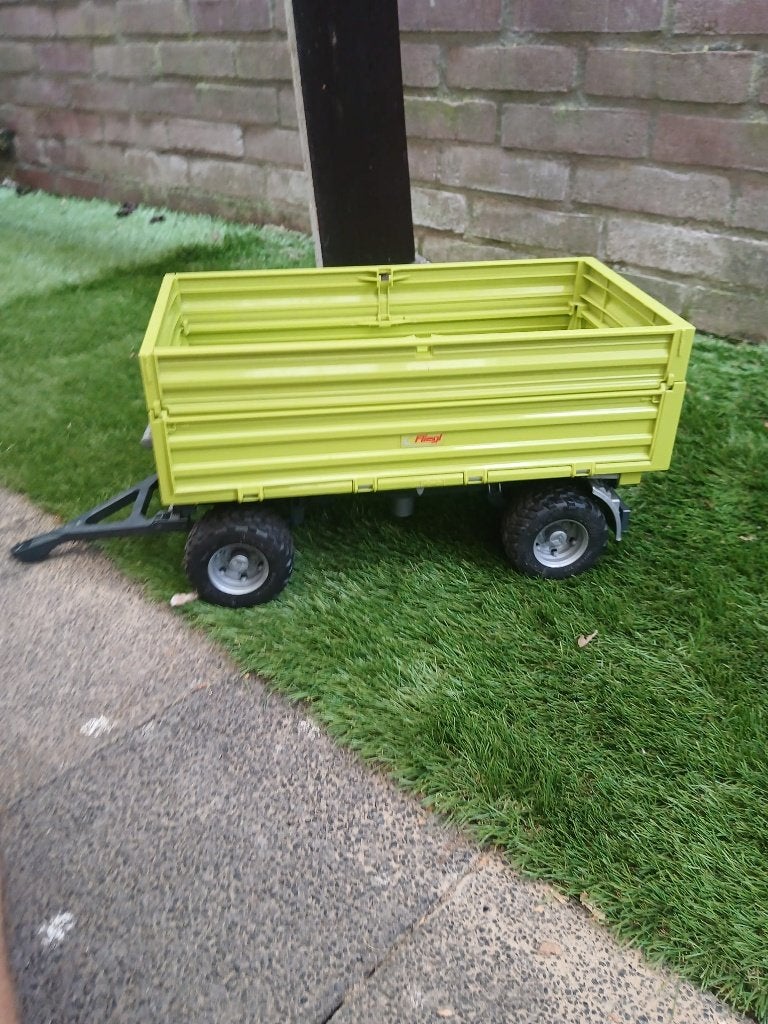 Bruder, groene driezijdige kiepaanhanger., Ophalen of Verzenden, Gebruikt