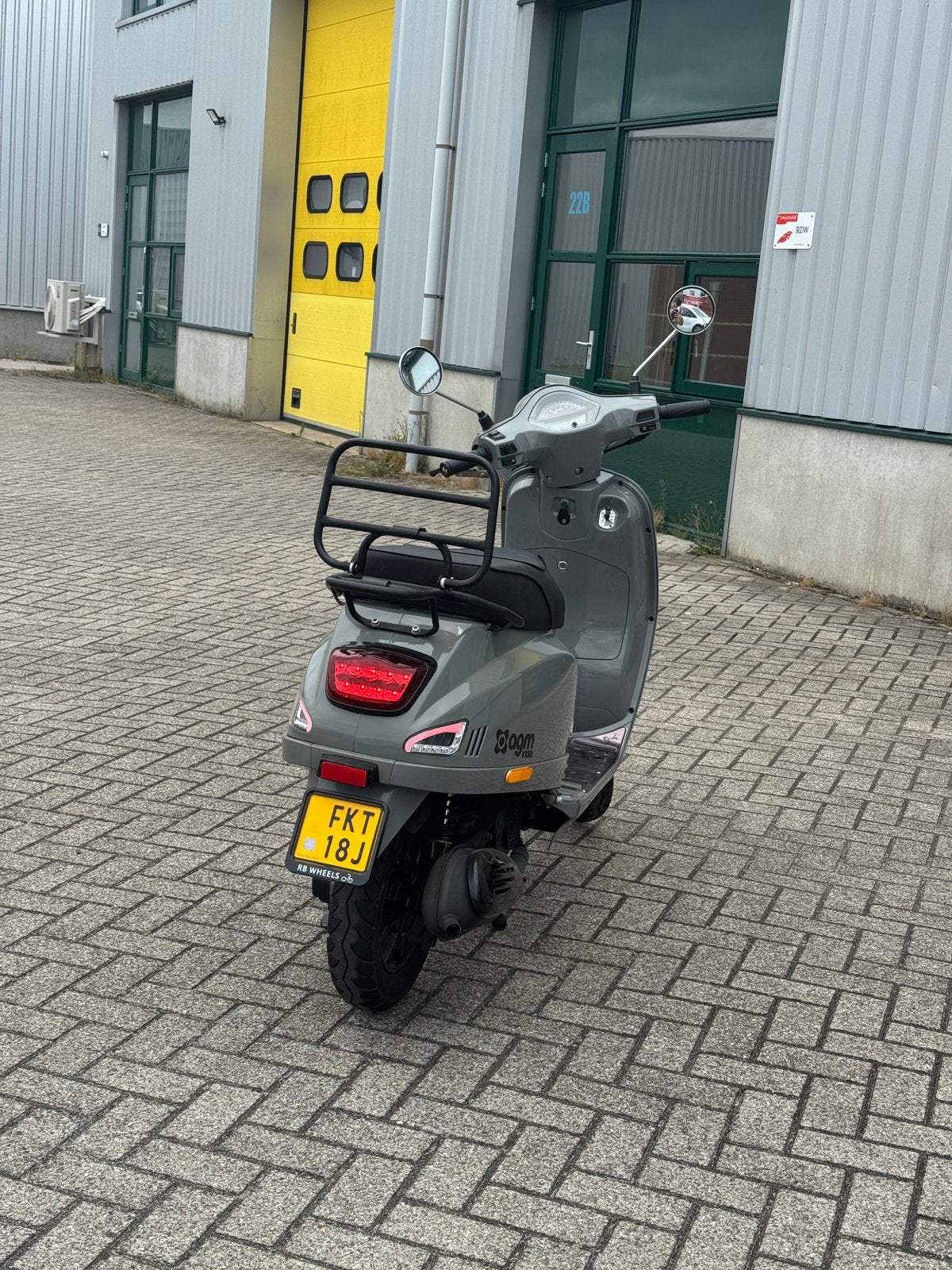 AGM VX50i 2022 Nardo Grey Geel kenteken!, Ophalen of Verzenden, Zo goed als nieuw, Benzine