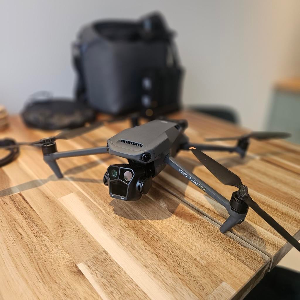 DJI Mavic 3 Pro Cine Combo - Compleet met accessoires, Audio, Tv en Foto, Drones, Ophalen of Verzenden