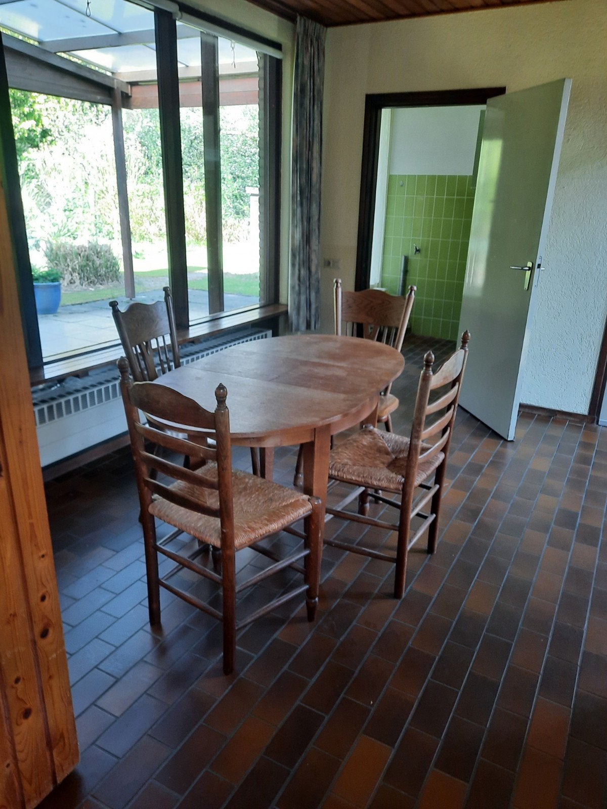 Eetkamerstoelen van hout, Ophalen, Gebruikt, Twee, Bruin