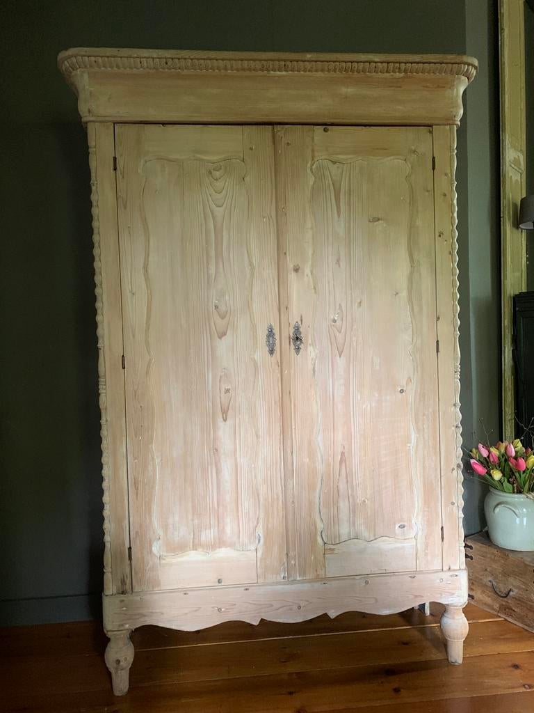 Grote oude biedermeier kast geloogd grenen, Ophalen, Gebruikt